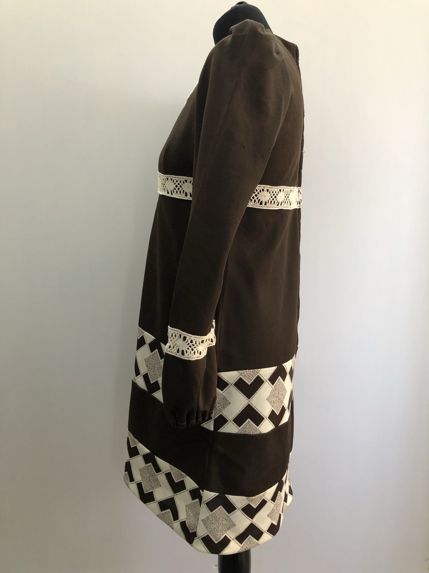 womens  vintage  Urban Village Vintage  triangle print  retro  print dress  MOD  dress  decorative buttons  crochet trim  crochet  circle print  brown  70s  70  1970s  10