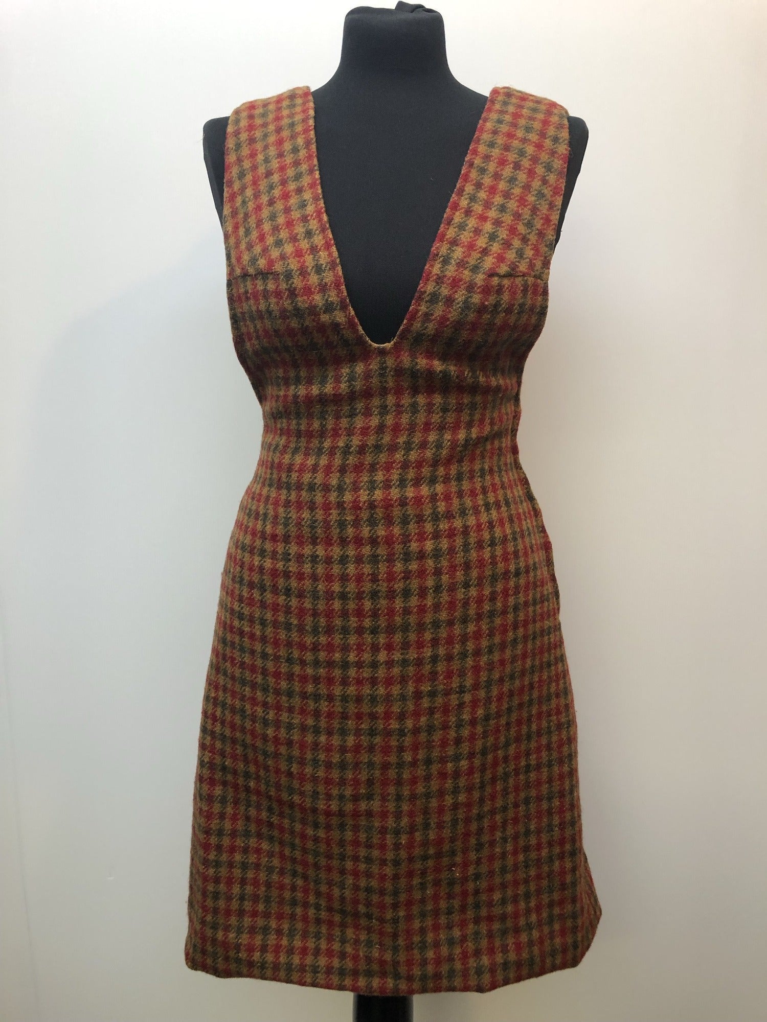 womens  vintage  v-neck dress  Urban Village Vintage  two piece  suit  set  red  patterned dress  patterned  multi  mod  matching set  Harris Tweed  handwoven  green  dress  brown  8  60s  1960s