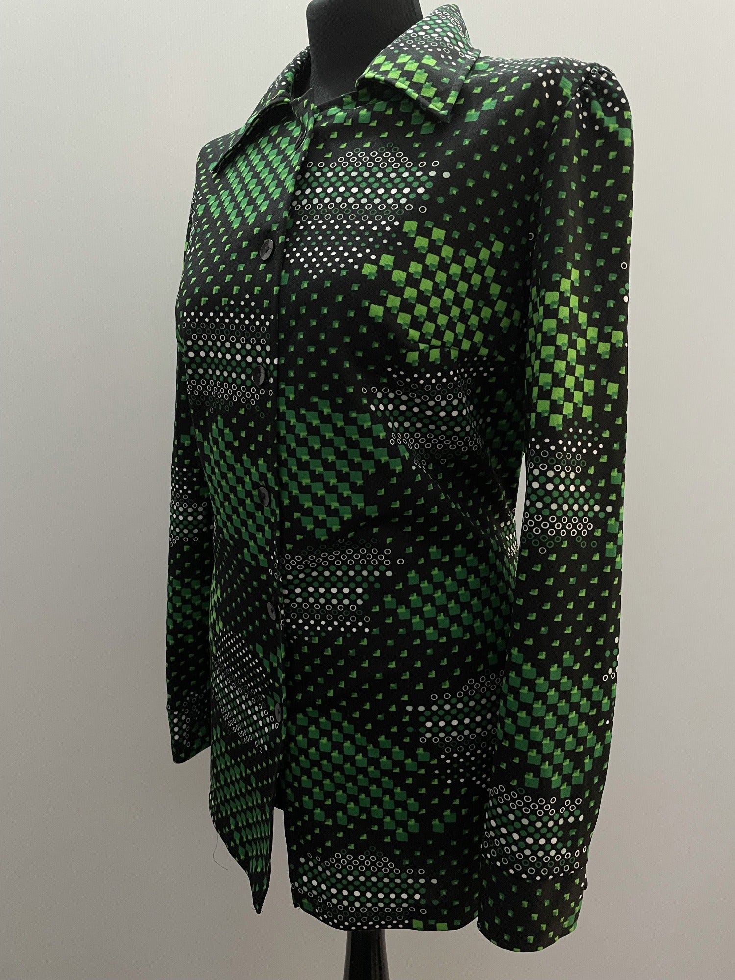 womens  vintage  Urban Village Vintage  urban village  tunic top  tunic  pointed collar  large collar  green  geometric  dagger collar  collar  black  70s  1970s  14  Online store