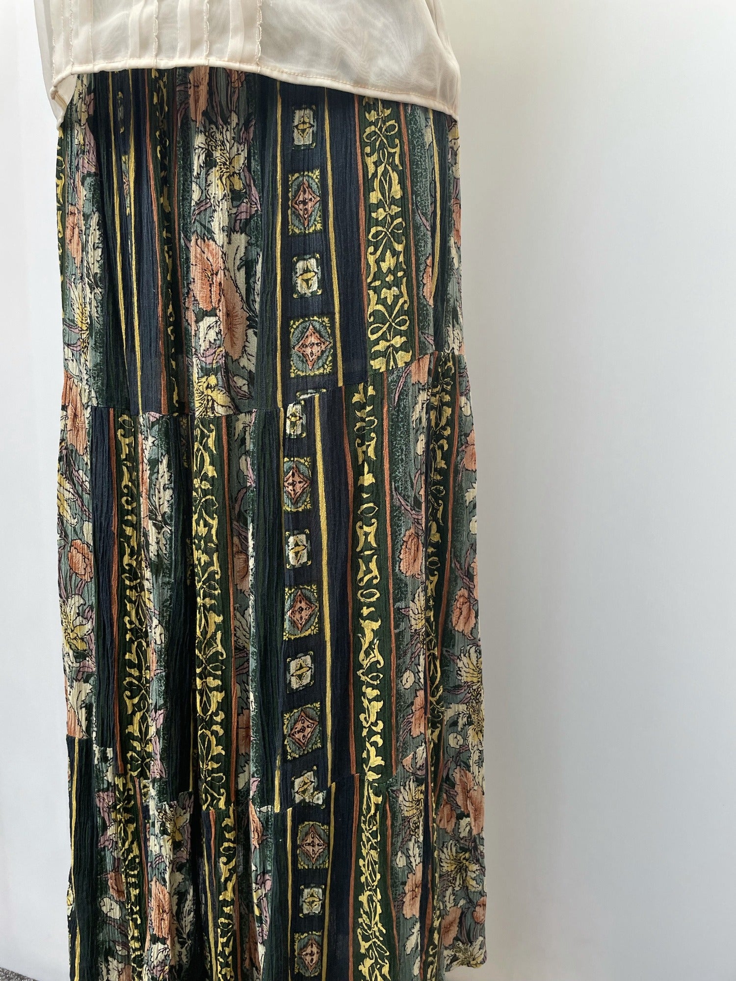 womens  vintage  Urban Village Vintage  urban village  summer dress  summer  skirt  shoulder straps  retro  One Size  maxi skirt  full skirt  free size  floral print  floral  elasticated  cheese cloth  brown  70s  1970s  10