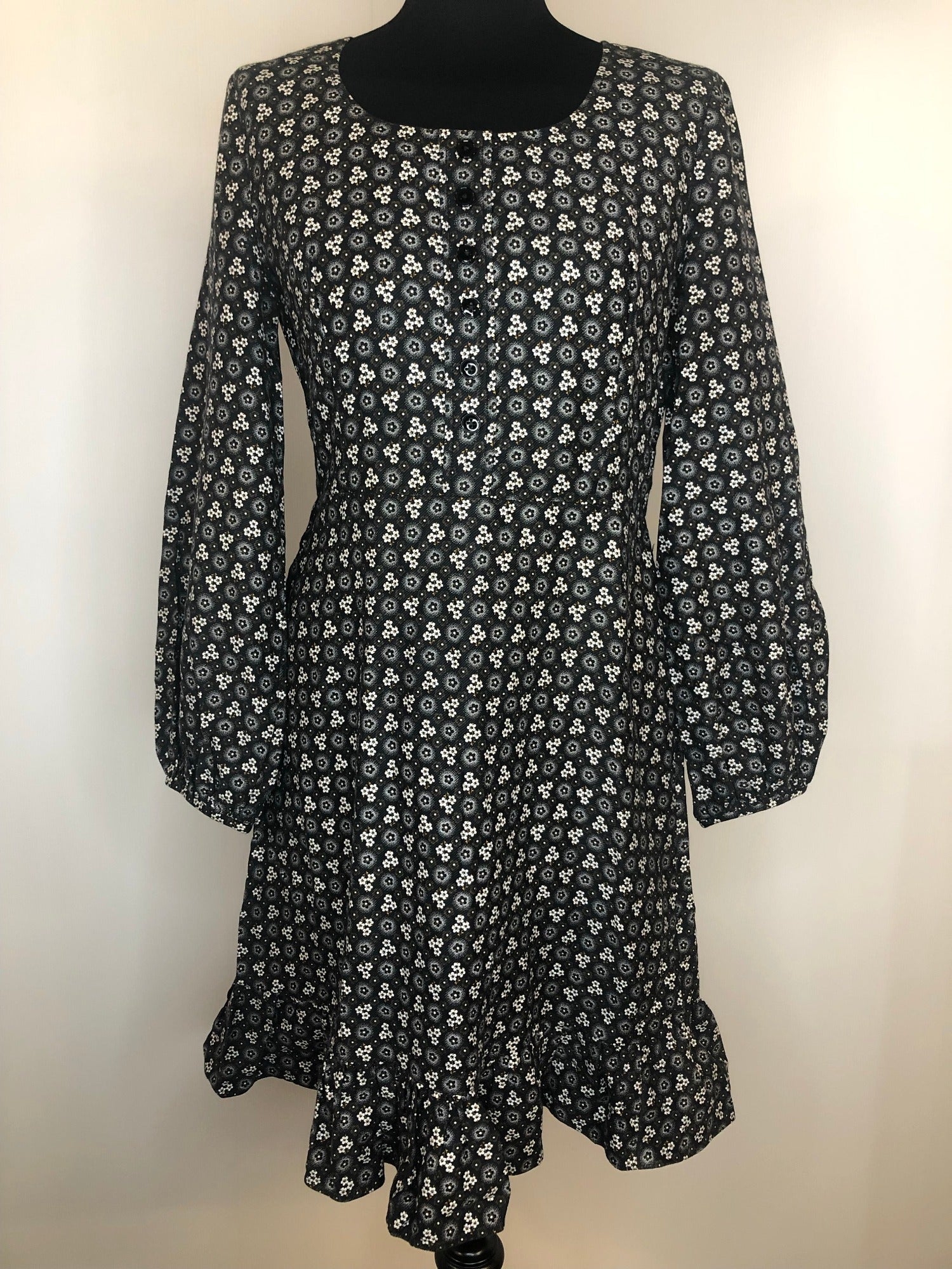 womens  vintage  Urban Village Vintage  Richard Shops  hippie  floral print  dress  ditsy  daisy  boho  black  balloon sleeves  70s  70  1970s  12