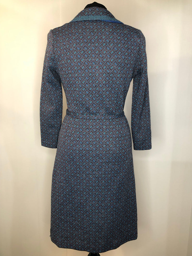 womens  waist belt  vintage  triangle pattern  triangle design  tie belt  Richard Stump  red  long sleeves  knit dress  collar  button front  blue  8  70s  1970s