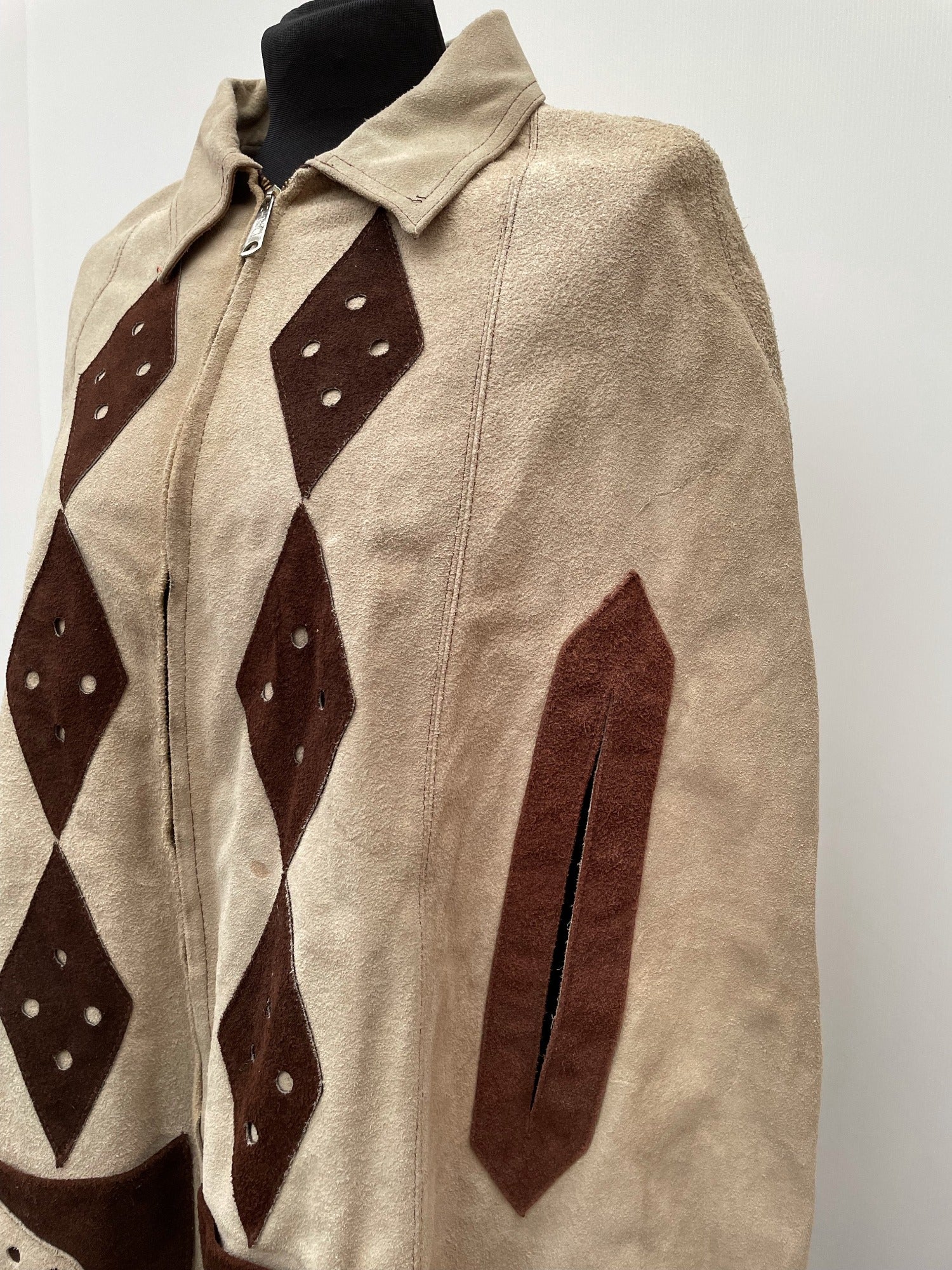 zip front  zip  womens jacket  womens  vintage  Suede Jacket  Suede  poncho  pockets  patterned  pattern  neospun jersey  front pockets  collar  cape  brown  big collar  beige  70s  1970s