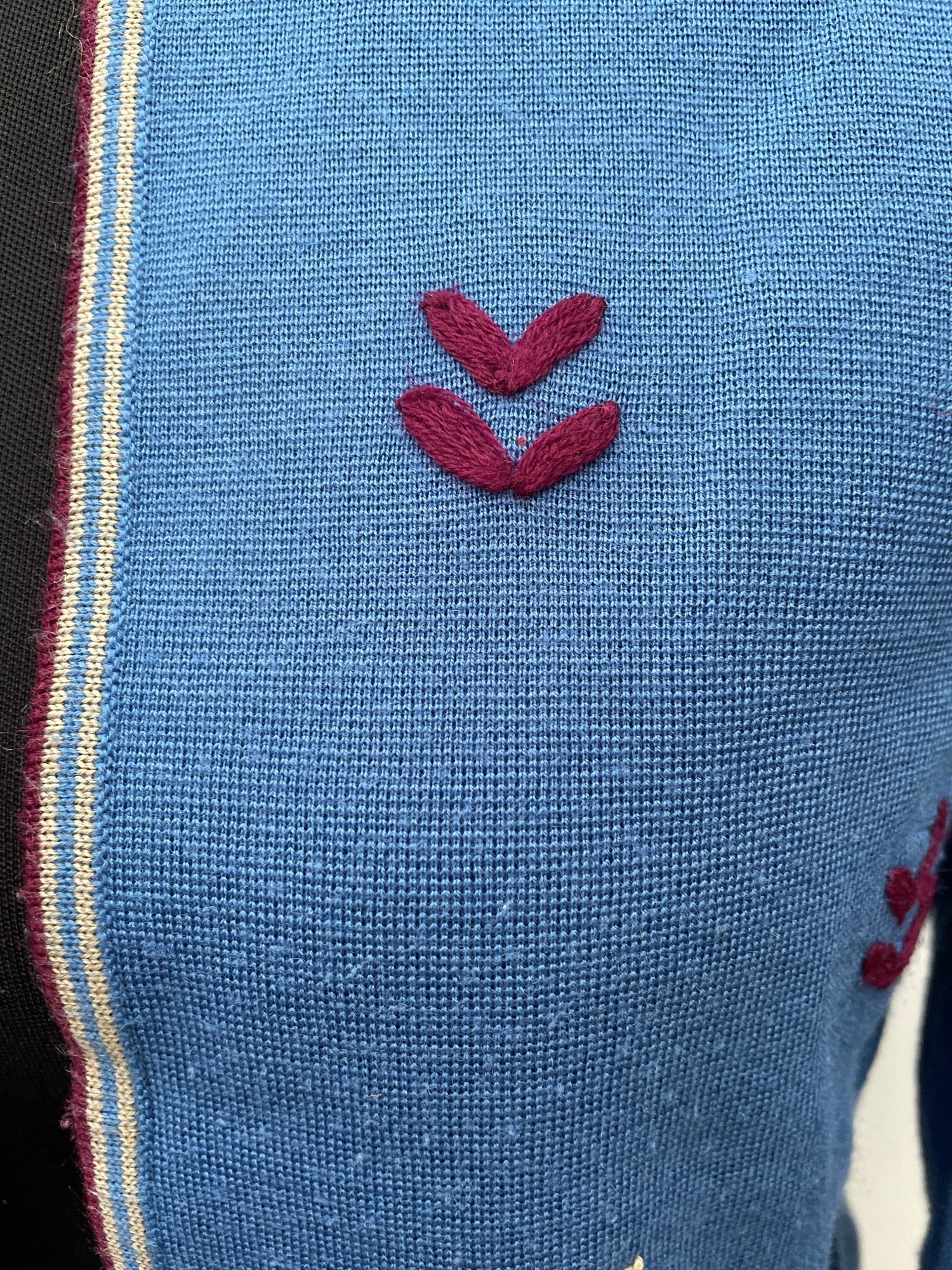 womens  vintage  Urban Village Vintage  urban village  stitch detailing  stitch detail  shortcut  retro  no fastening  long sleeve  light knit  knitwear  knitted  knit  floral  cardigan  blue  8  60s  3/4 sleeves  3/4  1960s