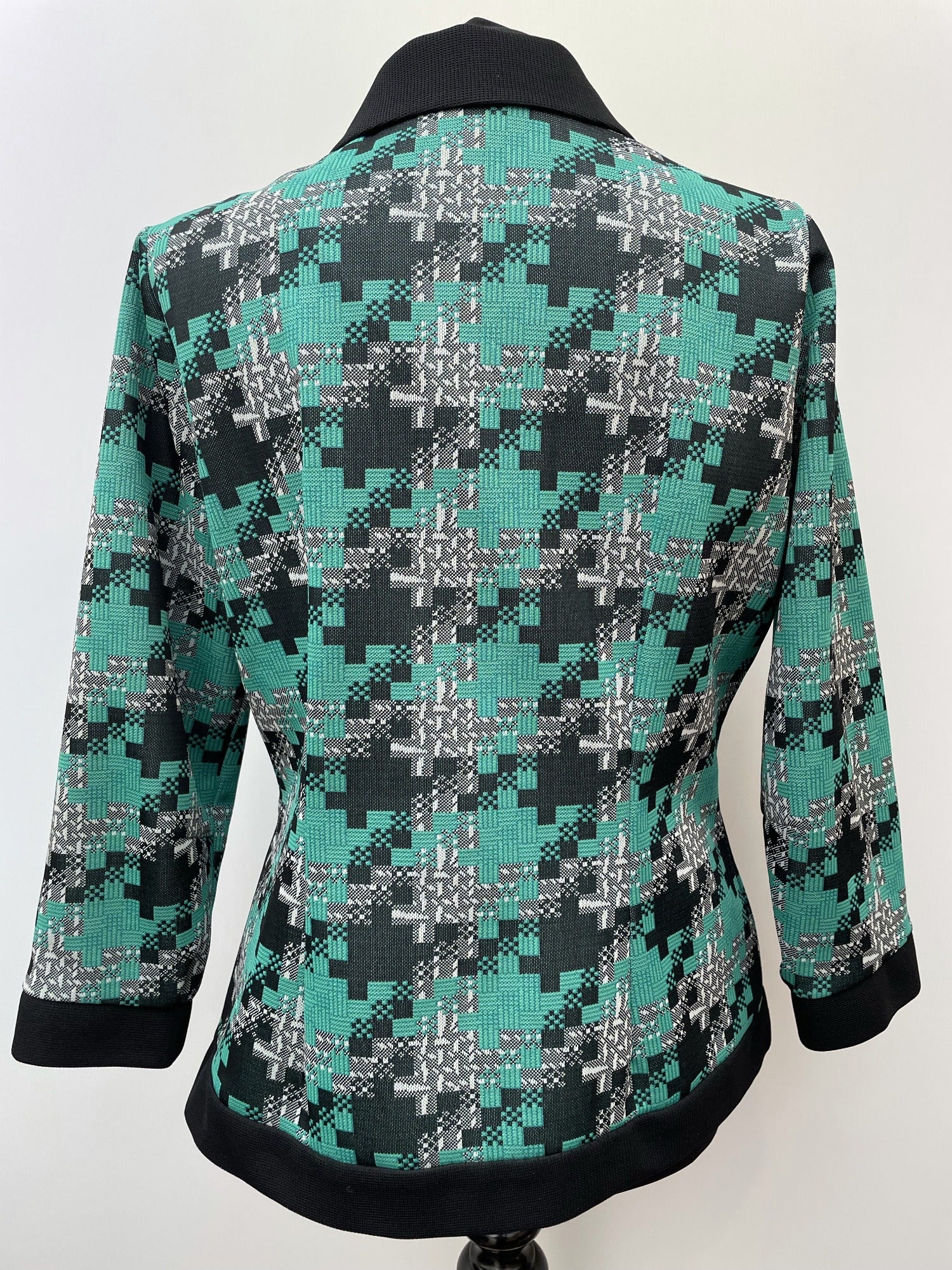 womens jacket  womens  vintage  Urban Village Vintage  urban village  square pattern  penny collar  patterned  pattern  MOD  long sleeve  Jacket  Green  decorative pockets  crop jacket  collar  button down  button  big collar  60s  1960s  16