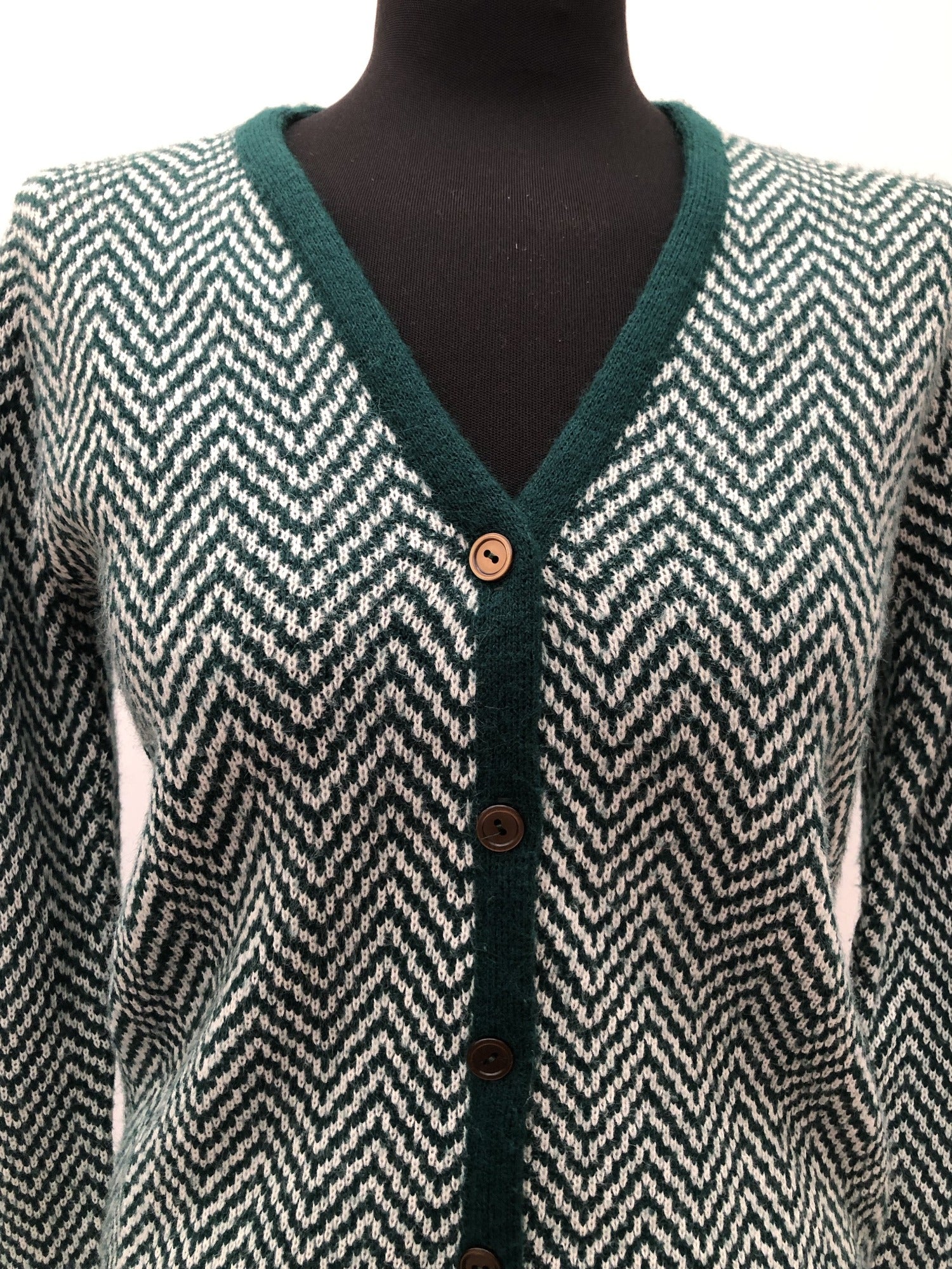womens  vintage  Urban Village Vintage  Queen Casuals  Lightweight Knit  light knit  knitwear  knitted  knit  green  chevrons  chevron stripes  chevron stripe  chevron  cardigan  70s  70  1970s  12