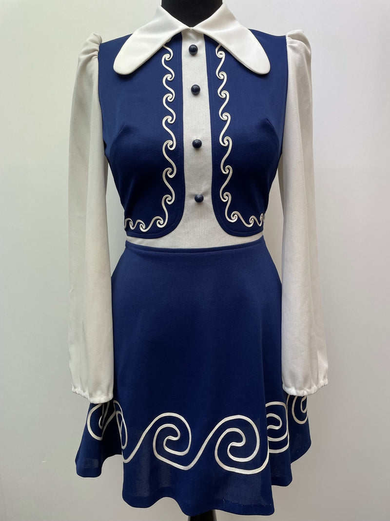 zip back  zip  womens  vintage  Urban Village Vintage  urban village  Stripes  patterned dress  patterned  pattern  MOD  midi dress  midi  long sleeve  dress blue  dress  decorative buttons  collar  cirlcle pattern  blue  big collar  Beagle collar  60s  1960s  1960  10