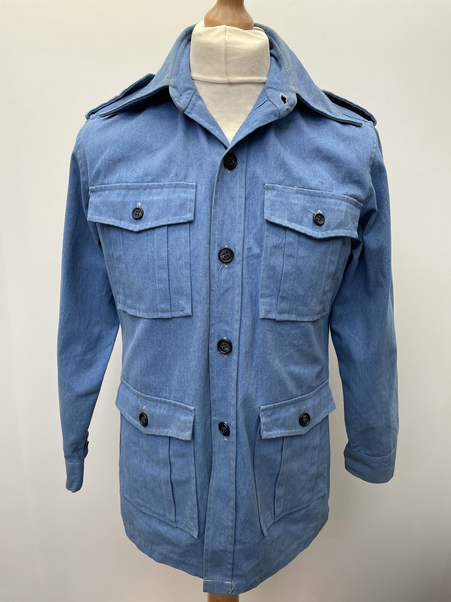 vintage  Urban Village Vintage  urban village  safari style  Safari jacket  safari  pockets  mens  M  long sleeve  Light Blue  Jacket  isetan  front pockets  denim style  denim  dagger collar  collared  chest pockets  button front  button fastening  button  blue  big collar  70s  1970s
