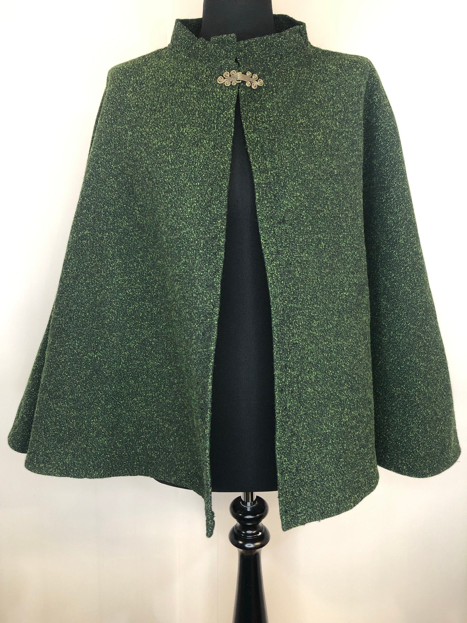 Welsh Wool Shop  vintage  Urban Village Vintage  S  Green  fringed  Eagle Eye  cape  brown  60s  1960s