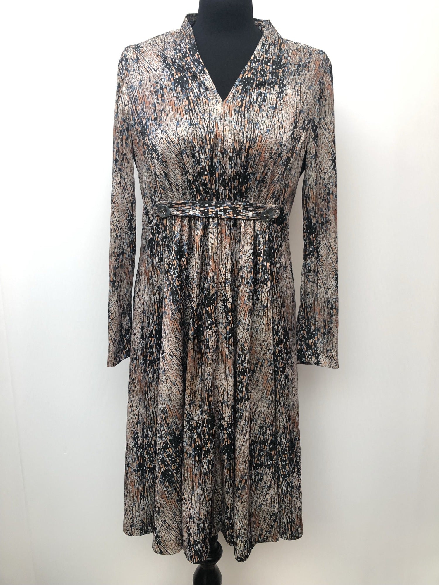zip  womens  vintage  V-Neck  Urban Village Vintage  urban village  printed dress  multi  long sleeve  lightweight  dress  black  back zip  60s  1960s  10