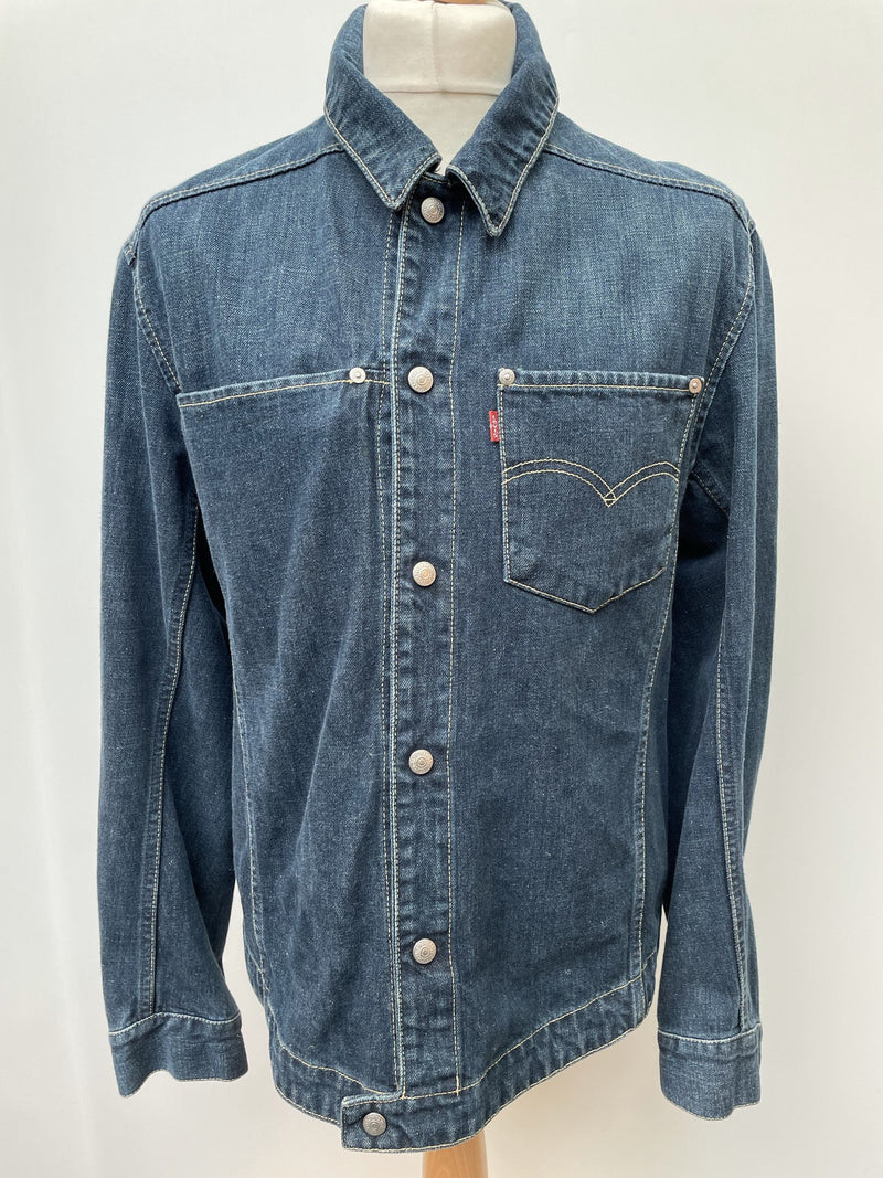vintage  Urban Village Vintage  urban village  stitch detailing  stitch detail  mens  M  long sleeve  lightweight  levis strauss  levis  levi strauss  levi  Jacket  Denim jacket  denim  collar  chest pockets  chest  button front  button