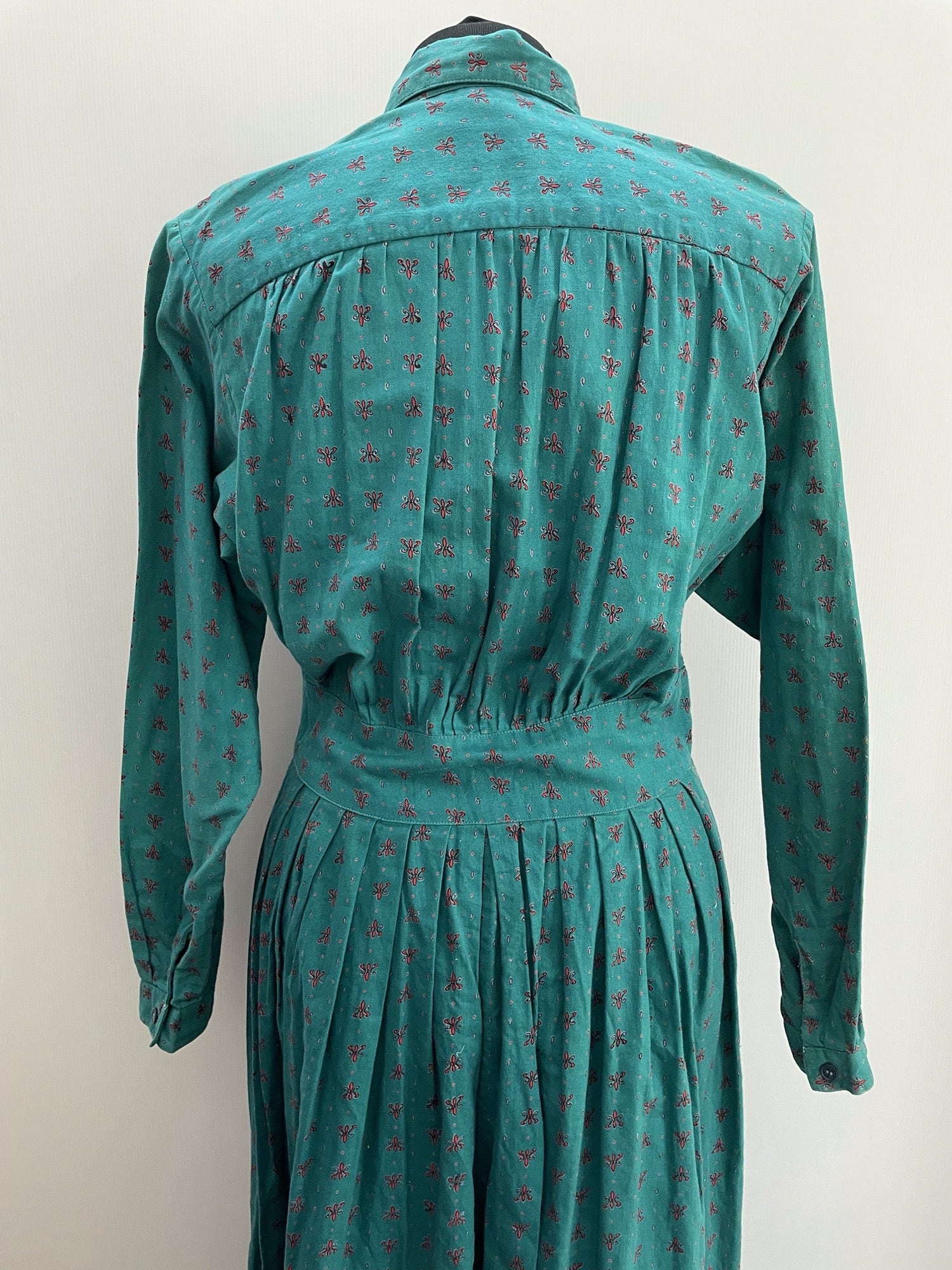 womens  vintage  Urban Village Vintage  urban village  Turquoise  shirt dress  patterned dress  patterned  pattern  Paisley Print  maxi dress  maxi  long sleeves  long sleeved  long sleeve  long length dress  long dress  dresses  dress  collared dress  collared  collar  button up  button front  button fastening  button  boho  big collar  adini  70s  1970s  12