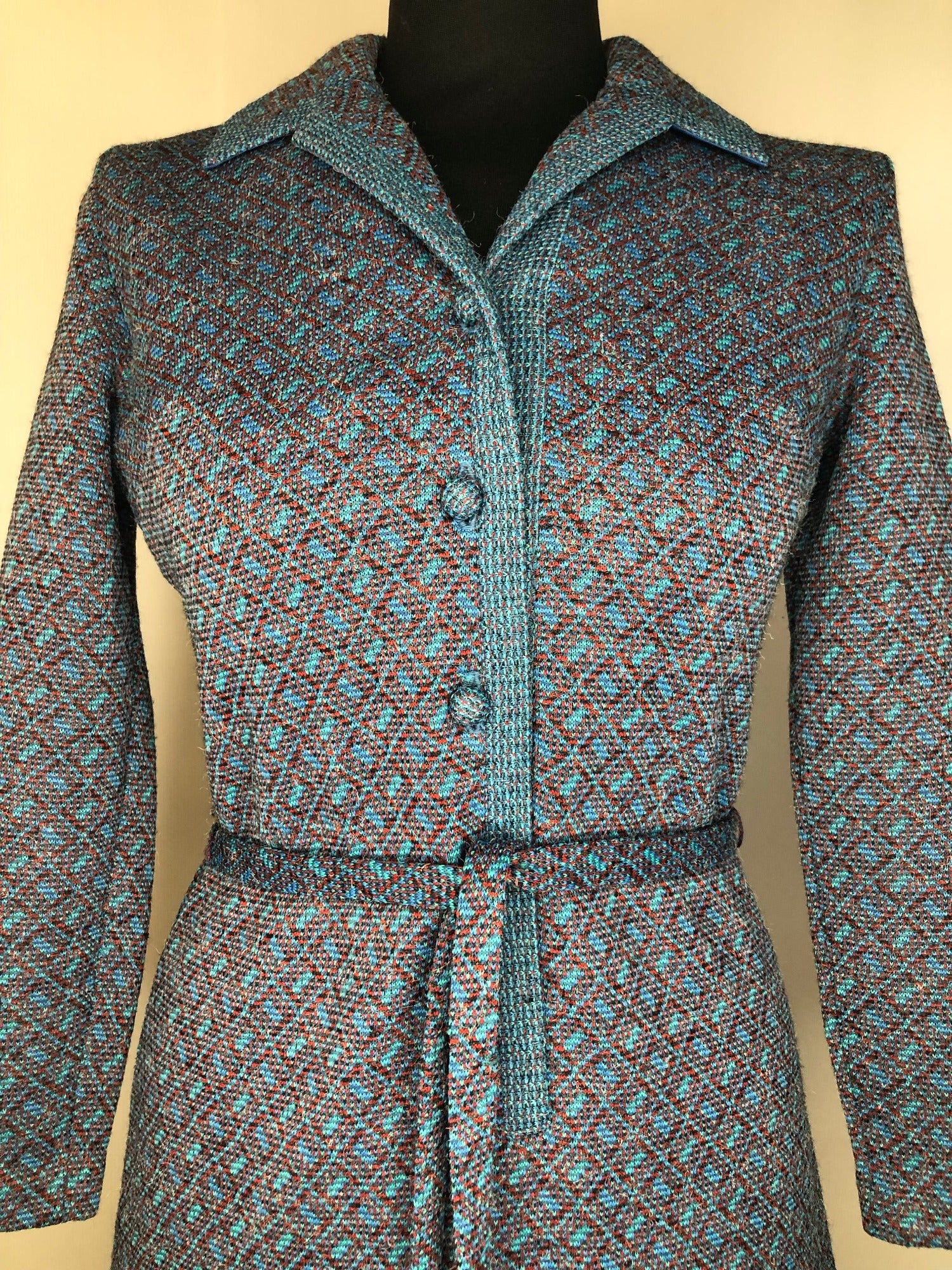 womens  waist belt  vintage  triangle pattern  triangle design  tie belt  Richard Stump  red  long sleeves  knit dress  collar  button front  blue  8  70s  1970s