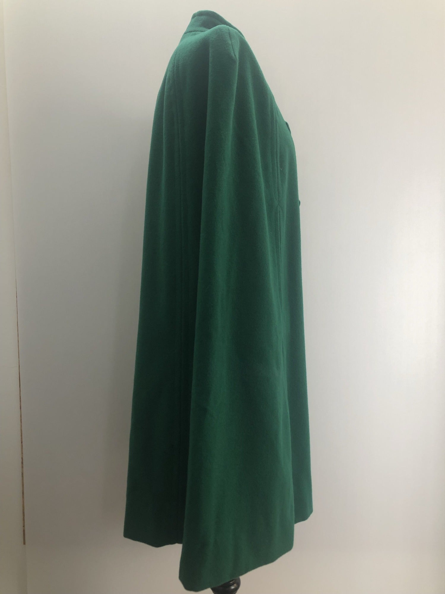 womens  vintage  Urban Village Vintage  mod  M  hook fastening  Green  cape  60s  1960s