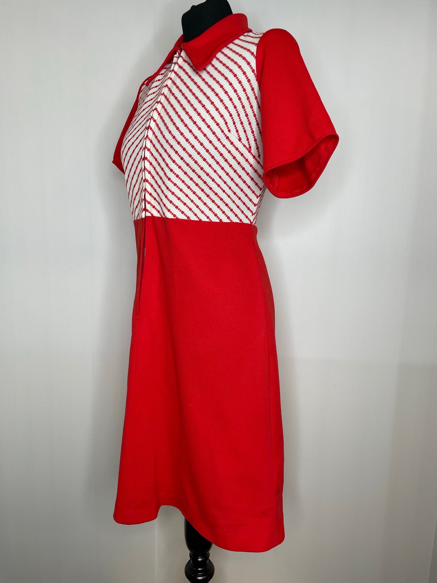 womens  vintage  Urban Village Vintage  urban village  stripe  retro  red  pointed collar  MOD  gogo  dress  collared dress  collared  collar  chevron  big collar  60s  1960s  12