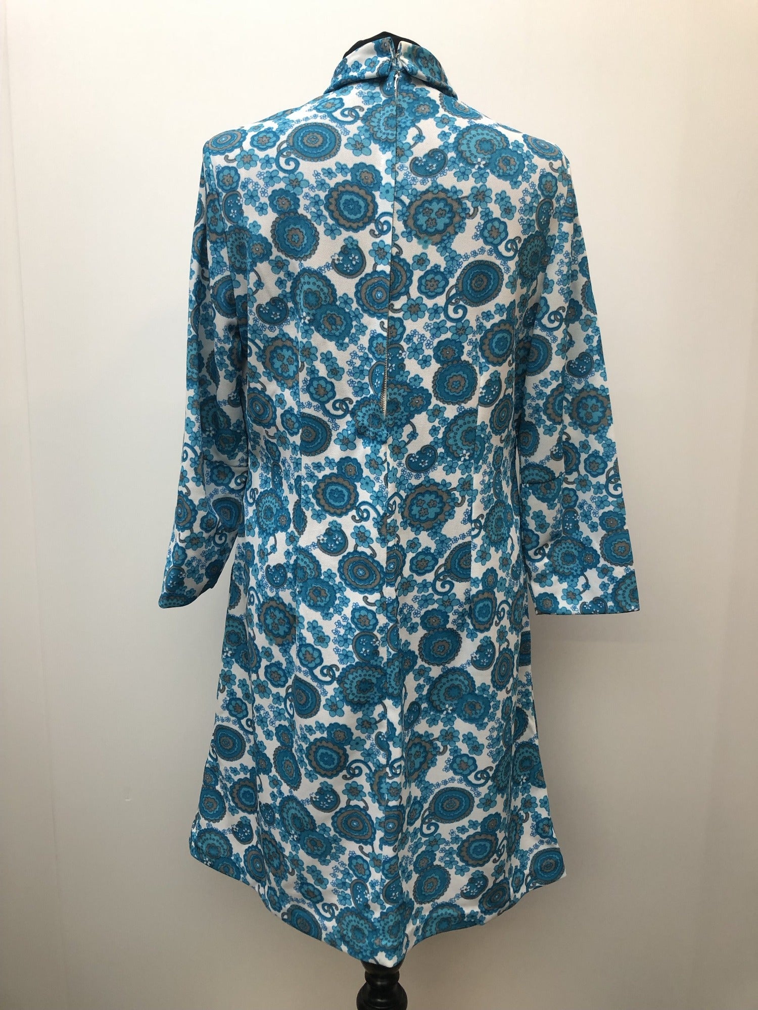 womens  white  vintage  Urban Village Vintage  sleeveless  round neck  MOD  long sleeved  high collar  floral print  dress  blue  60s  1960s