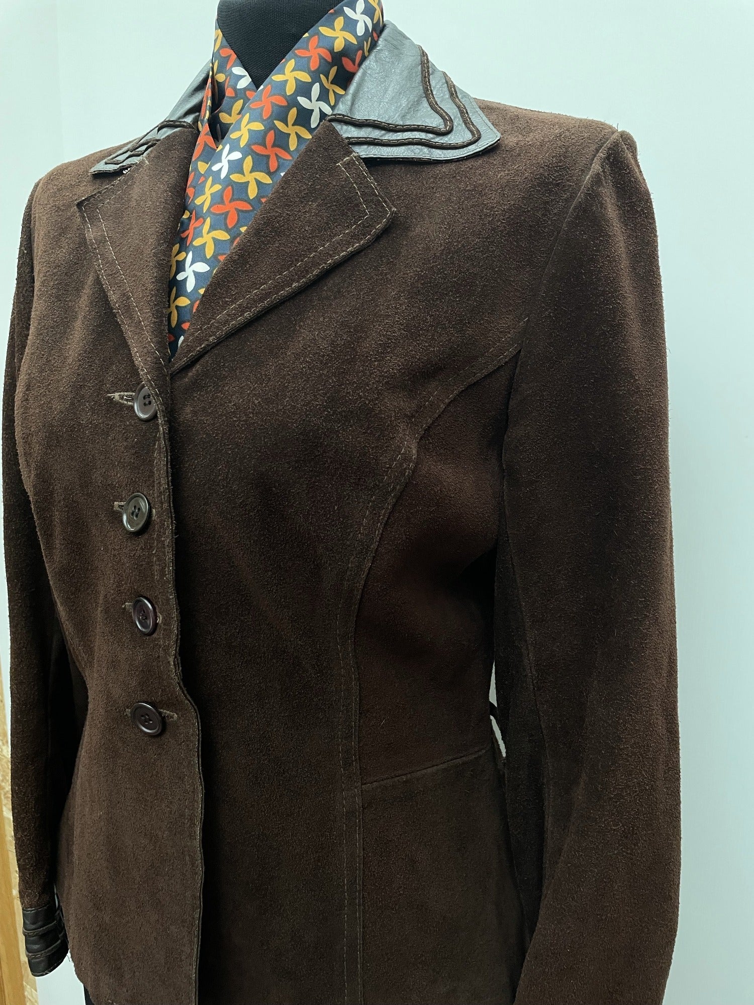 womens  vintage  Urban Village Vintage  urban village  Suede Jacket  Suede  stitch detailing  stitch detail  soft leather  long sleeve  lining  Leather  highway  dress  collar  brown leather  brown  blazer jacket  Blazer  big collar  70s  1970s  12