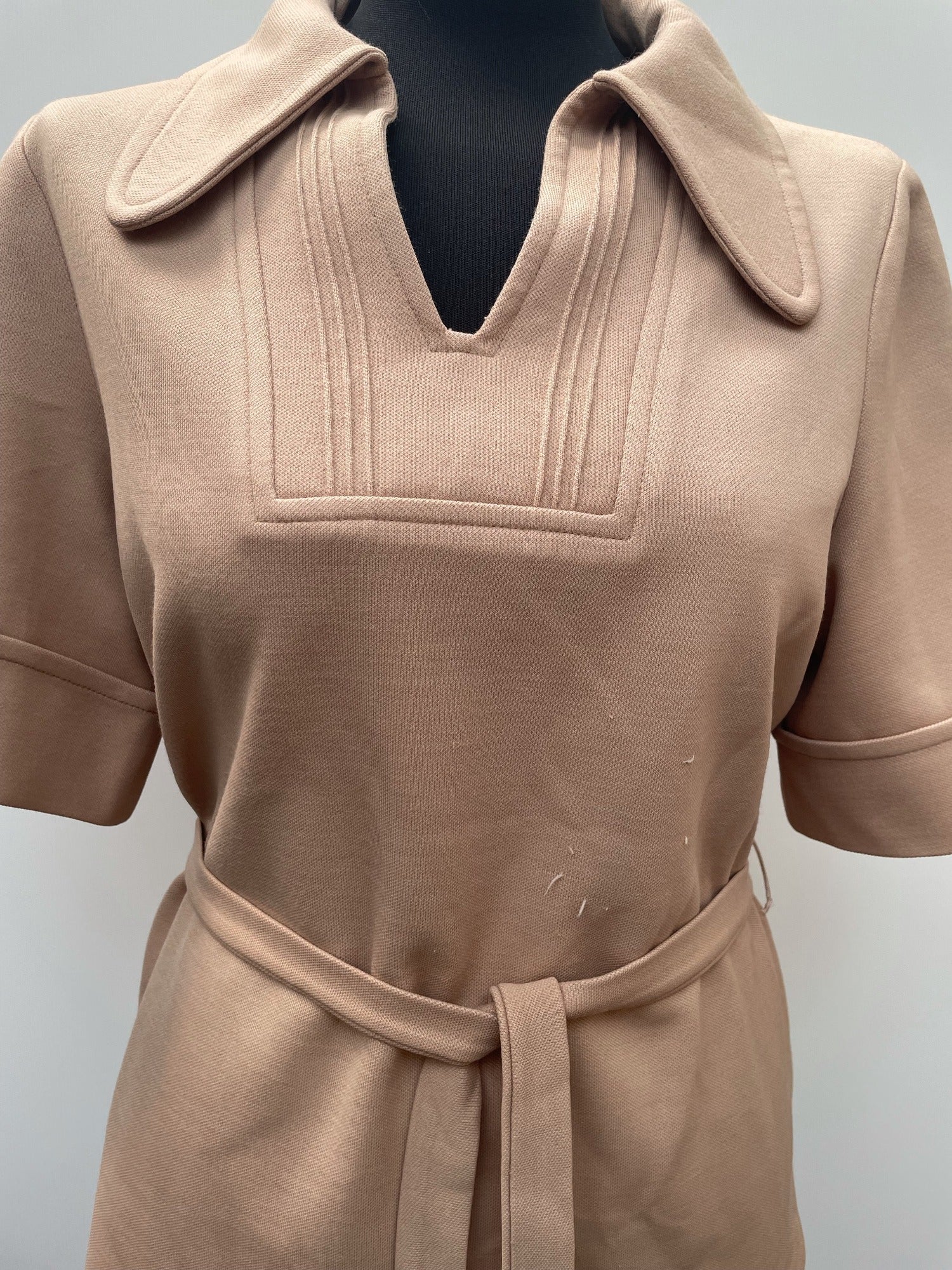 womens top  womens  waist belt  vintage  urban village  tops  top  summer top  short sleeved  short sleeve  polo top  penny collar  disco  cream  collar  brown  big collar  Belted waist  belted  70s  70  1970s