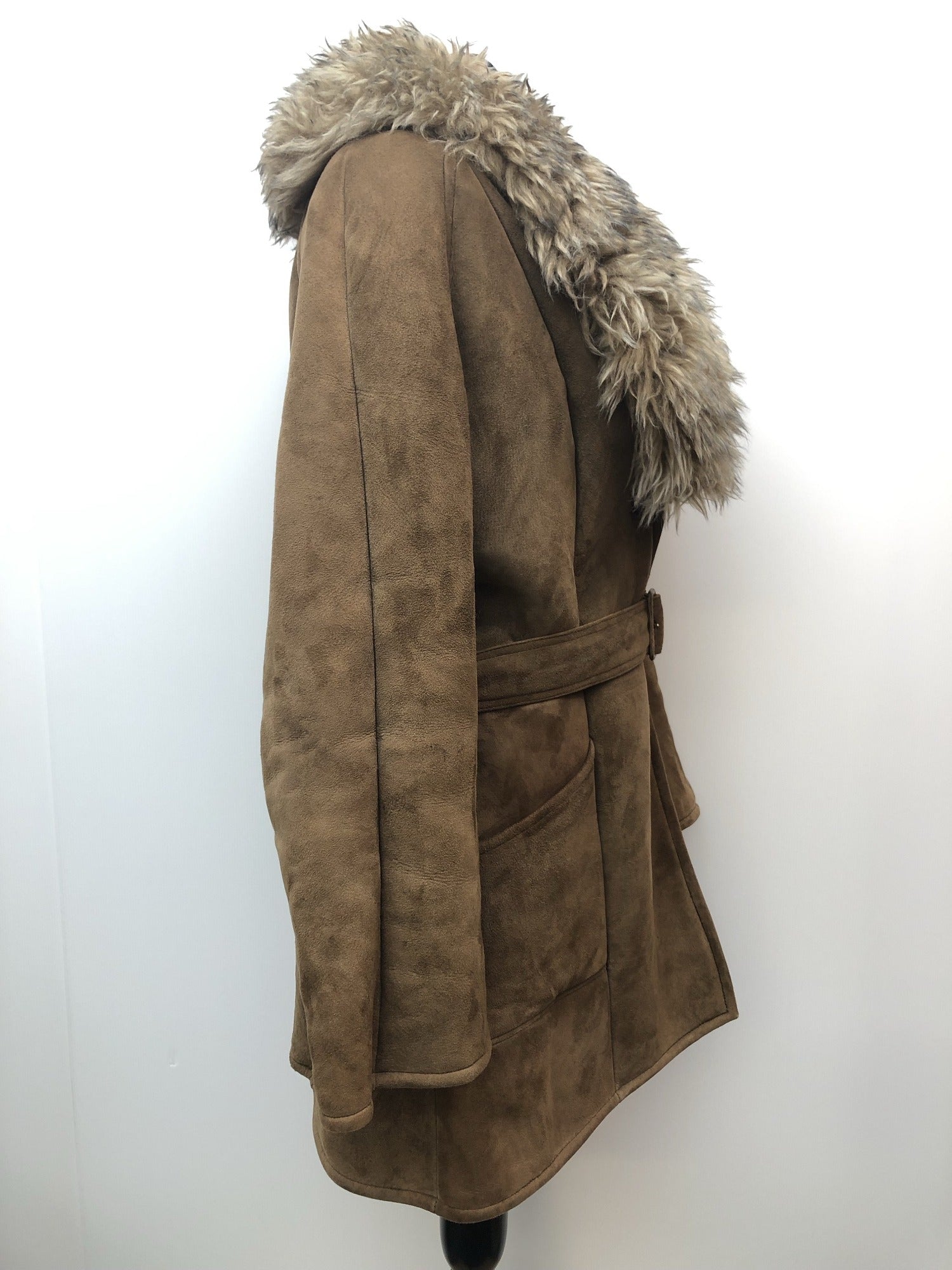 Richard Draper  zip front  zip  womens  vintage  Urban Village Vintage  urban village  Suede Jacket  Suede  sheepskin collar  Sheepskin  pockets  long sleeve  Jacket  hippy  hippie  dark brown  brown  70s  1970s  14