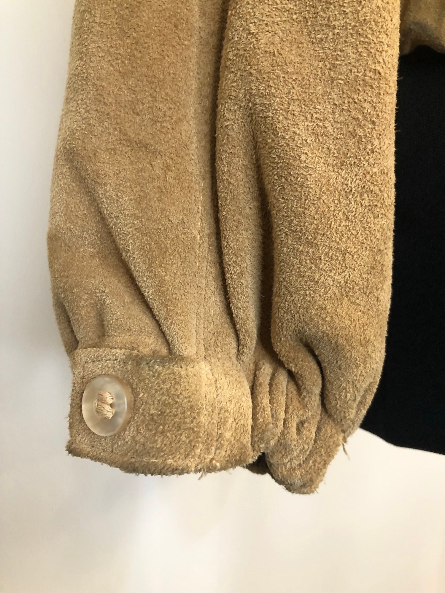 womens  vintage  Urban Village Vintage  Suede Jacket  Suede  ruched sleeve  ruched shoulders  ruched detail  lining  Jacket  cropped  collar  coat  brown  bomber  70s  70  1970s  12