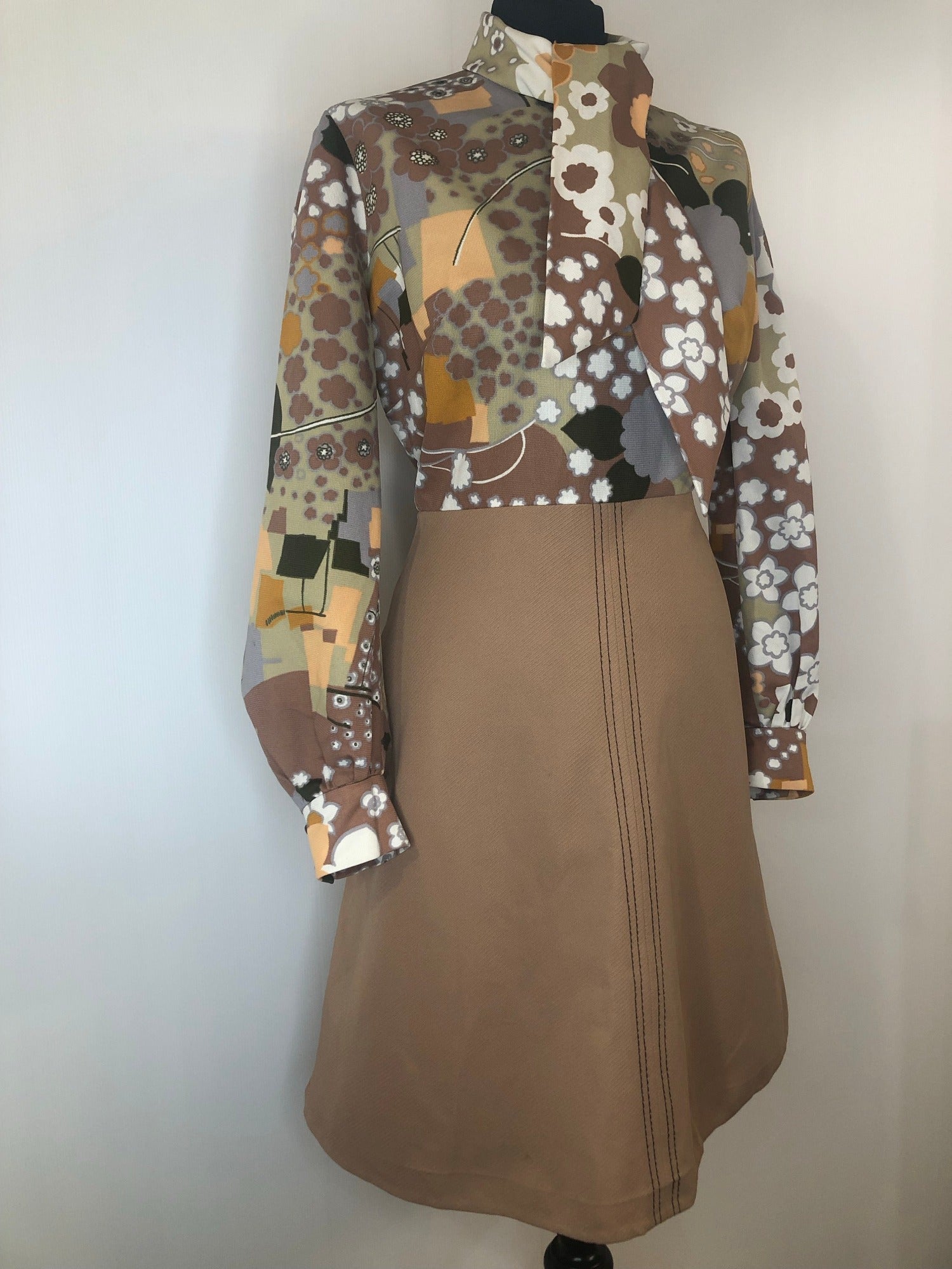 zip  womens  vintage  Urban Village Vintage  urban village  pussy bow  multi  MOD  long sleeve  lined  dress  collared dress  brown  balloon sleeves  balloon sleeve  balloon  back zip  60s  1960s  14