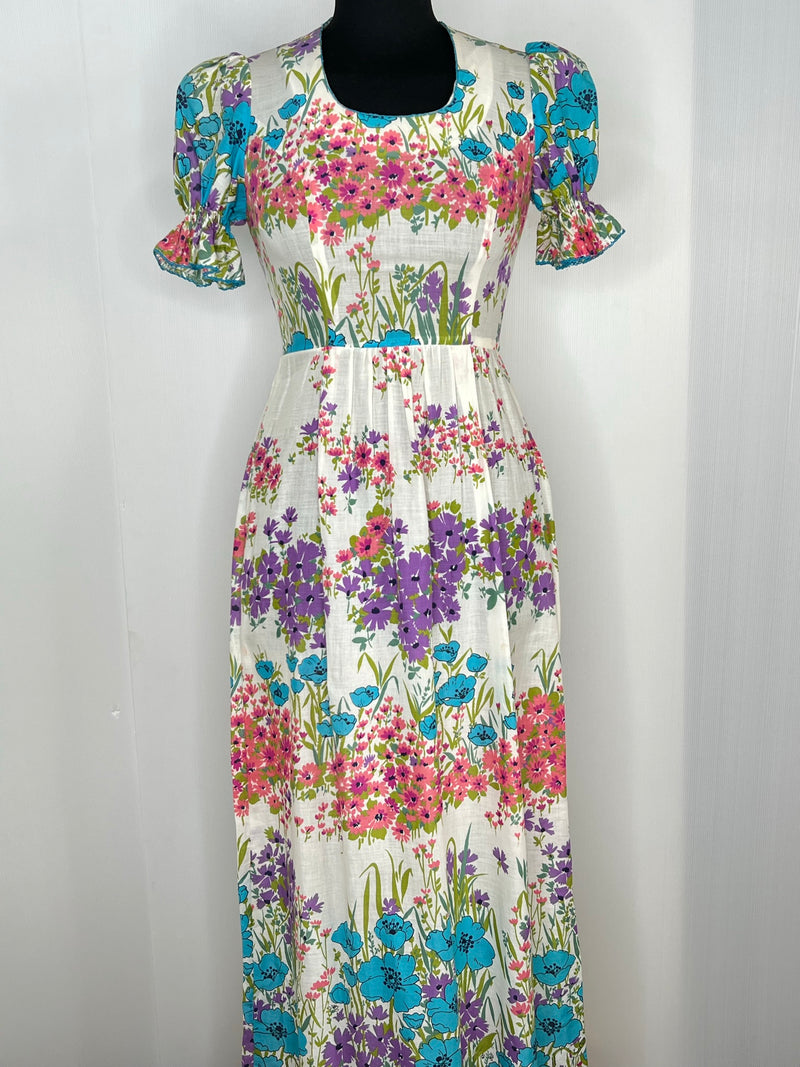 6-8  womens  Wedding  vintage  Urban Village Vintage  summer dress  summer  round neck  Ricki Reed  puff sleeves  puff sleeve  multi  maxi dress  maxi  loose fit  long dress  floral print  Cotton  8  70s  6  1970s