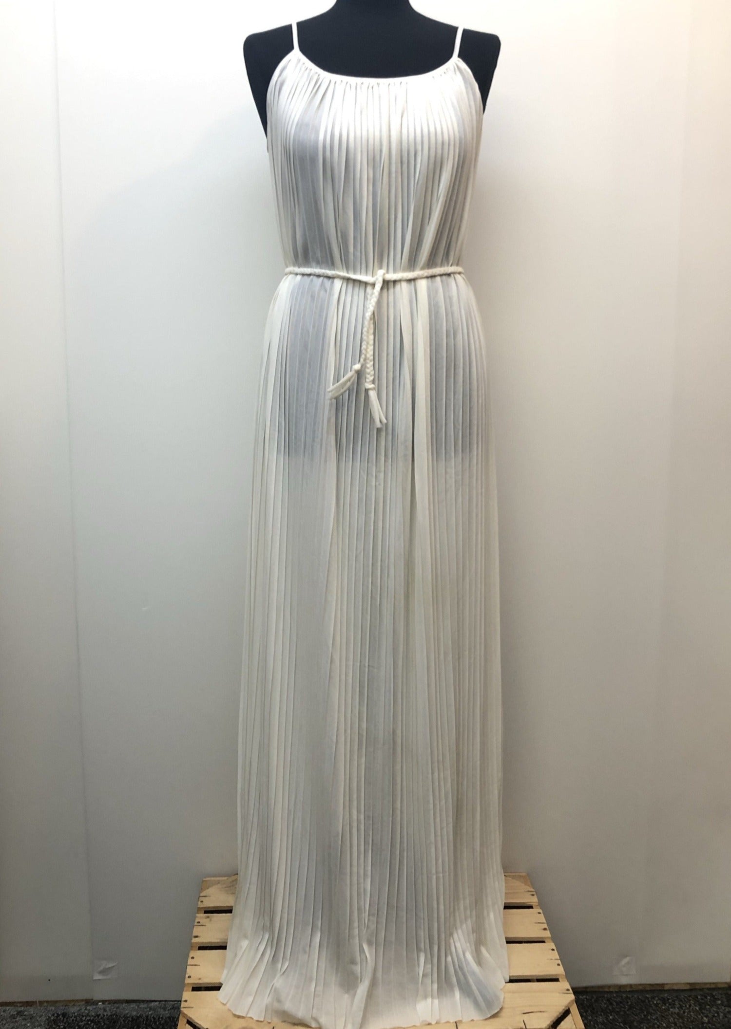 womens  white  vintage  Urban Village Vintage  summer dress  pleat detail  maxi dress  long dress  70s  1970s  12