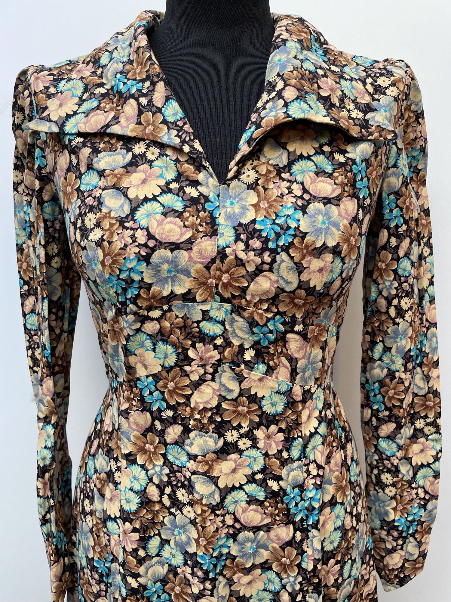 womens  vintage  Urban Village Vintage  urban village  retro  maxi dress  maxi  long sleeves  long sleeve  high neck  floral print  floral dress  floral  dress  collared dress  collared  collar dress  collar  brown  boho  bohemian  blue  big collar  back zip  8  70s  1970s