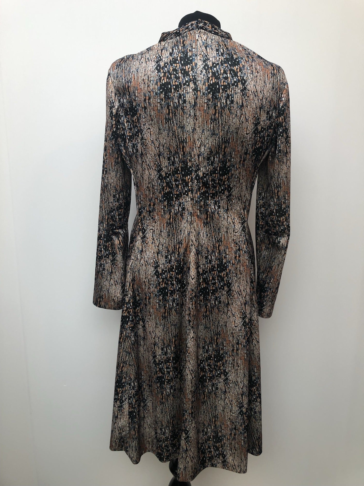zip  womens  vintage  V-Neck  Urban Village Vintage  urban village  printed dress  multi  long sleeve  lightweight  dress  black  back zip  60s  1960s  10