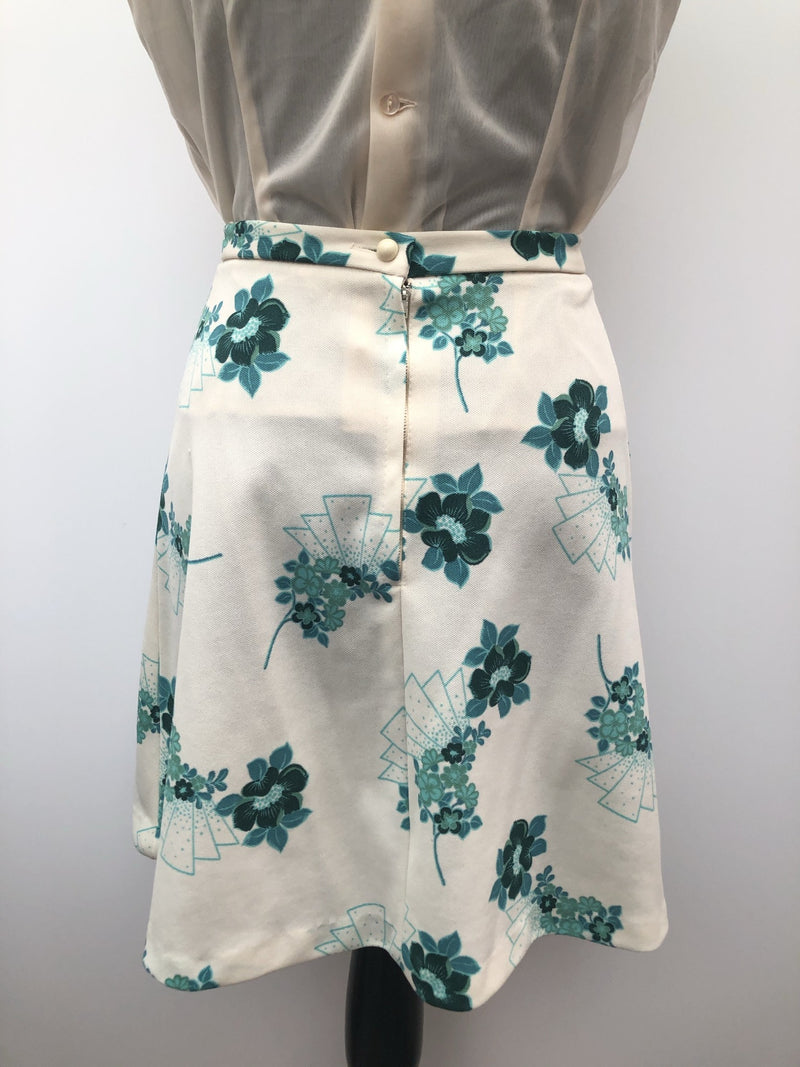zip  womens  white  vintage  Urban Village Vintage  urban village  Stripes  Skirts  skirt  pleated skirt  pleat detailing  pleat detail  Mini Skirt  mini  Green  brown stripes  8  70s  1970s