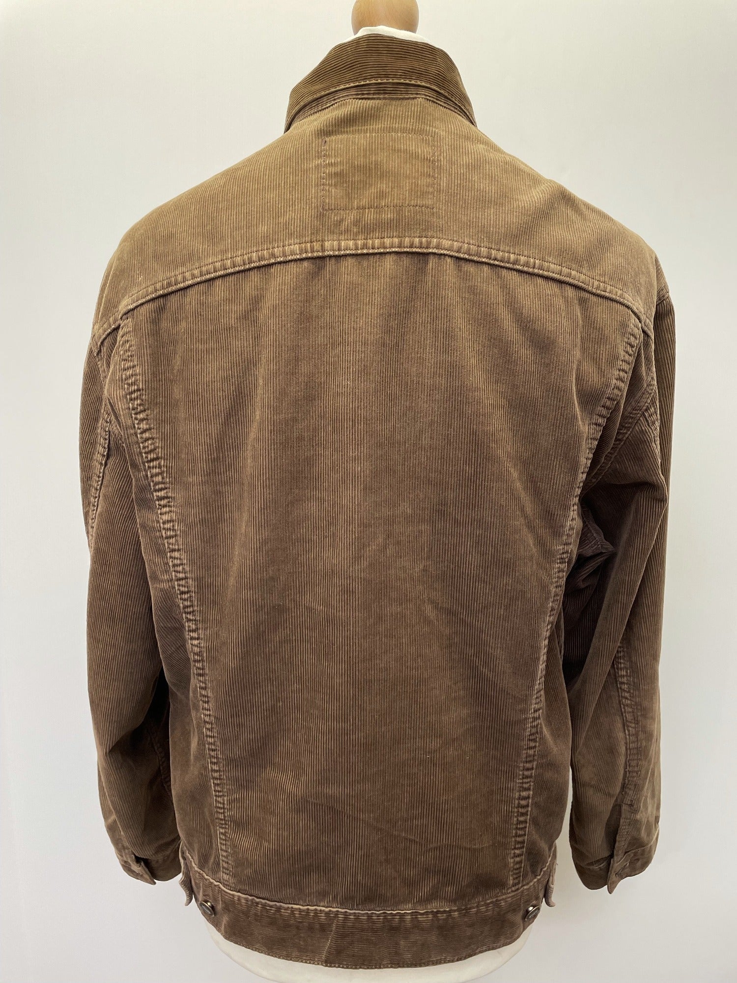 white tag  vintage  Urban Village Vintage  urban village  pockets  mens  long sleeves  long sleeved  long sleeve  levis strauss  levis  levi strauss  levi  Jacket  denim style  Denim jacket  denim  corduroy  cords  corded  cord  collared  collar  chest pockets  button front  button  brown  70s  1970s