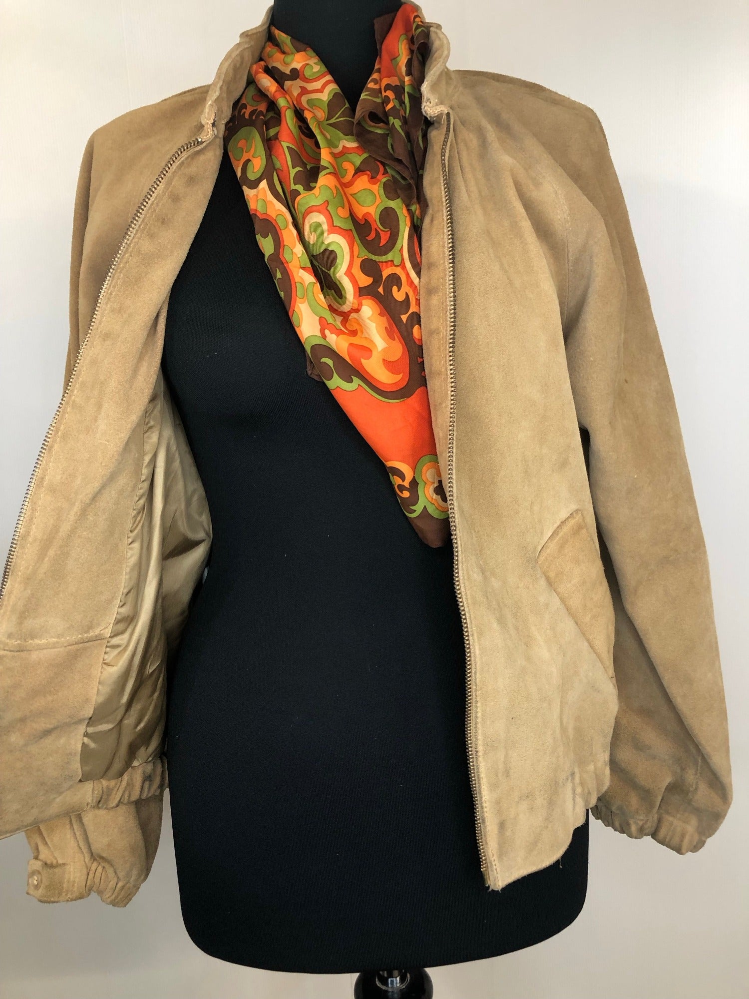womens  vintage  Urban Village Vintage  Suede Jacket  Suede  ruched sleeve  ruched shoulders  ruched detail  lining  Jacket  cropped  collar  coat  brown  bomber  70s  70  1970s  12