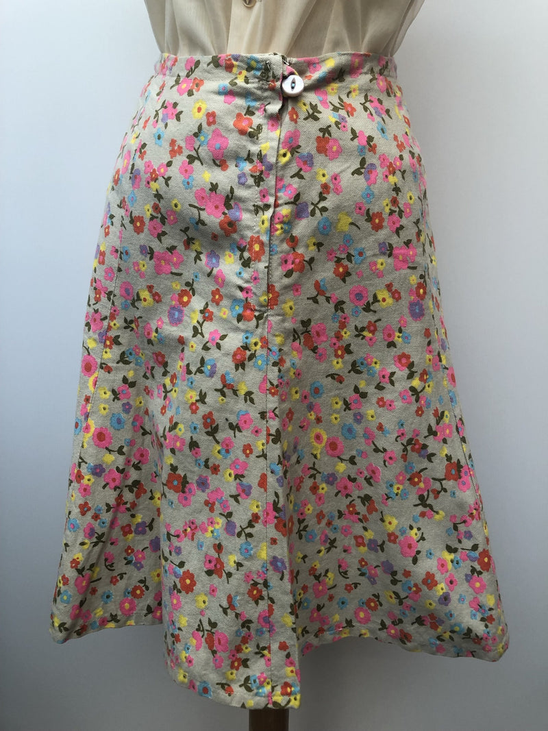 zip  womens  white  vintage  Urban Village Vintage  urban village  summer  Skirts  skirt  multi  floral  back zip  70s  70  6  1970s