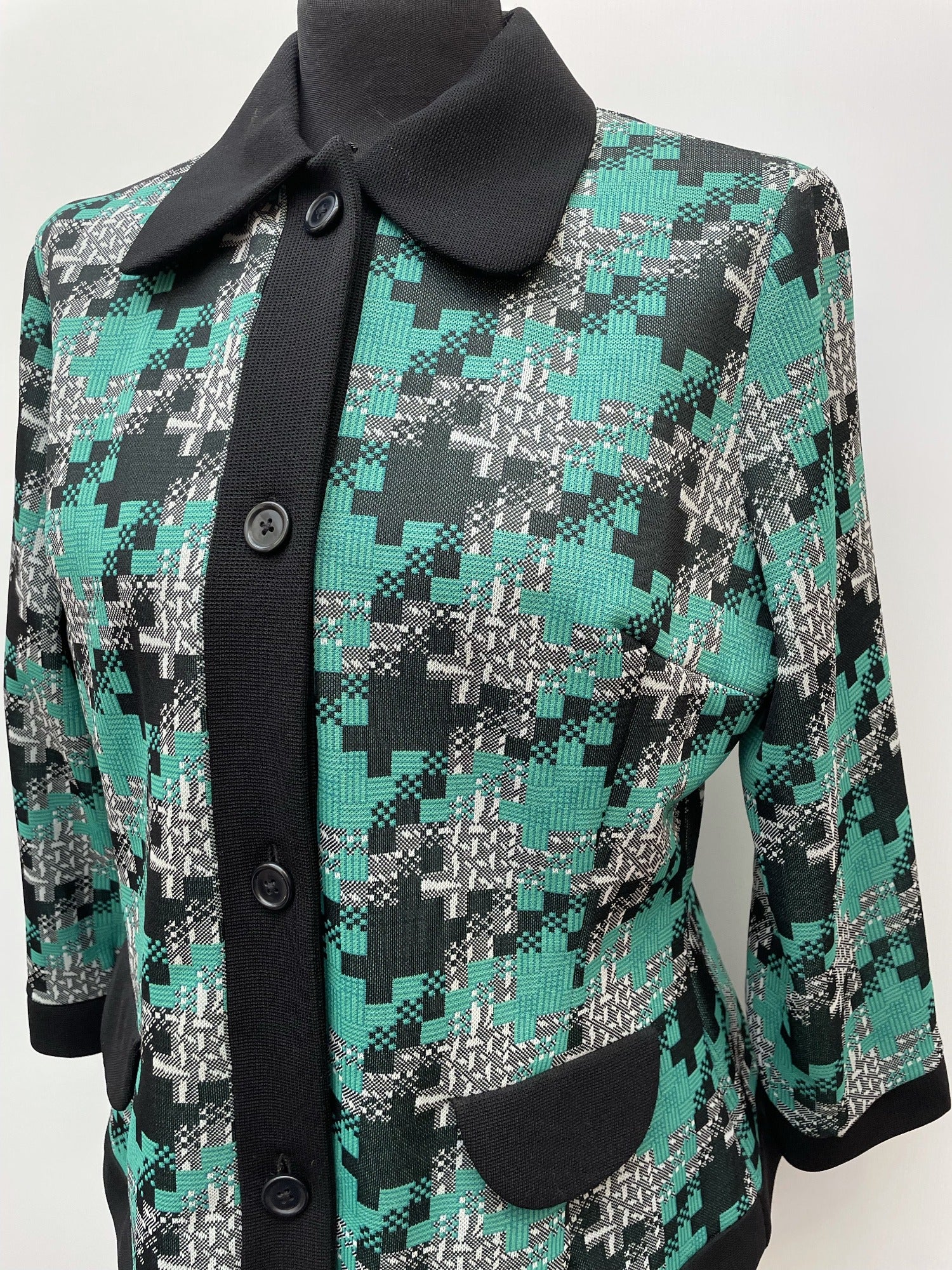 womens jacket  womens  vintage  Urban Village Vintage  urban village  square pattern  penny collar  patterned  pattern  MOD  long sleeve  Jacket  Green  decorative pockets  crop jacket  collar  button down  button  big collar  60s  1960s  16