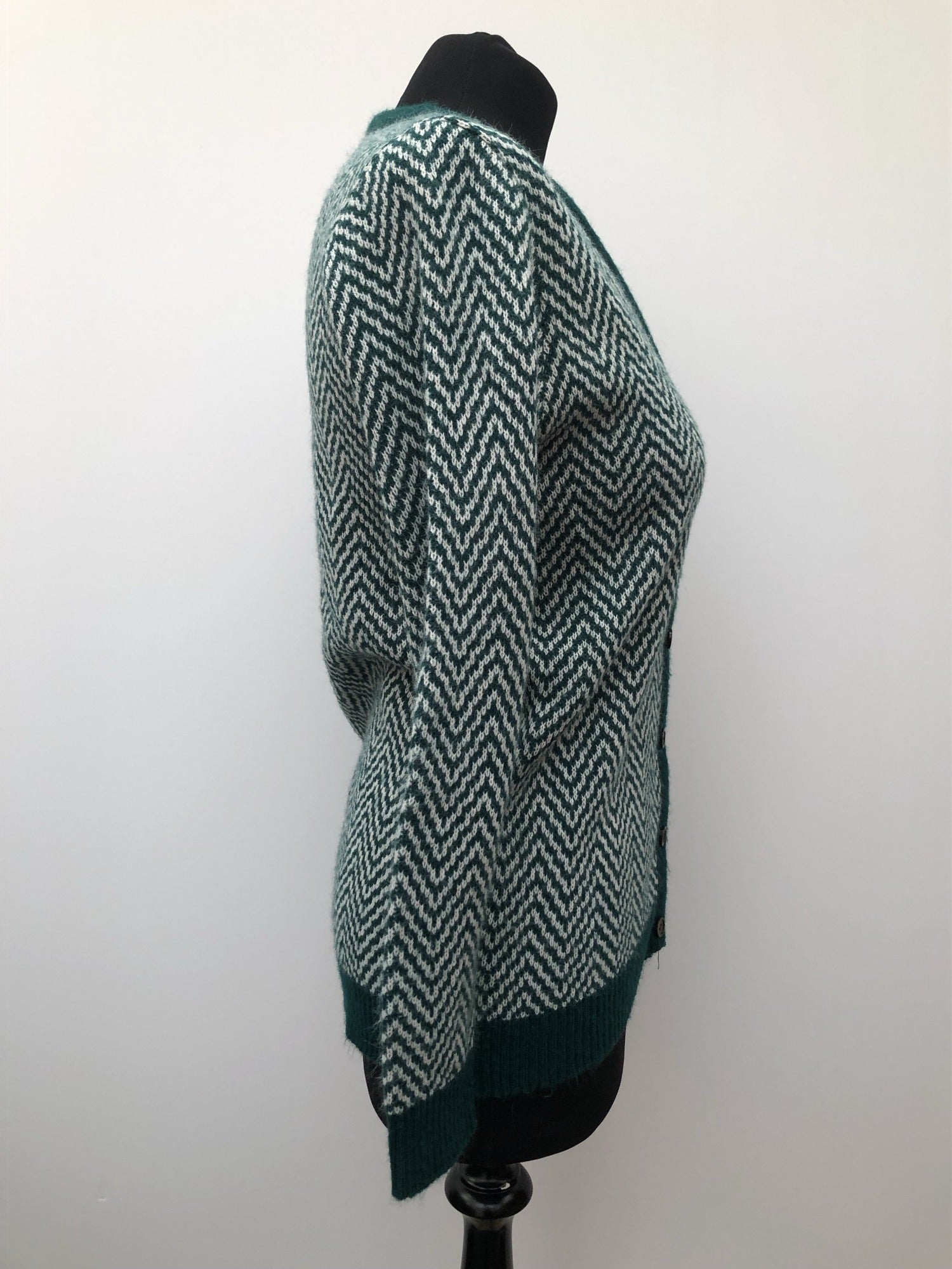 womens  vintage  Urban Village Vintage  Queen Casuals  Lightweight Knit  light knit  knitwear  knitted  knit  green  chevrons  chevron stripes  chevron stripe  chevron  cardigan  70s  70  1970s  12