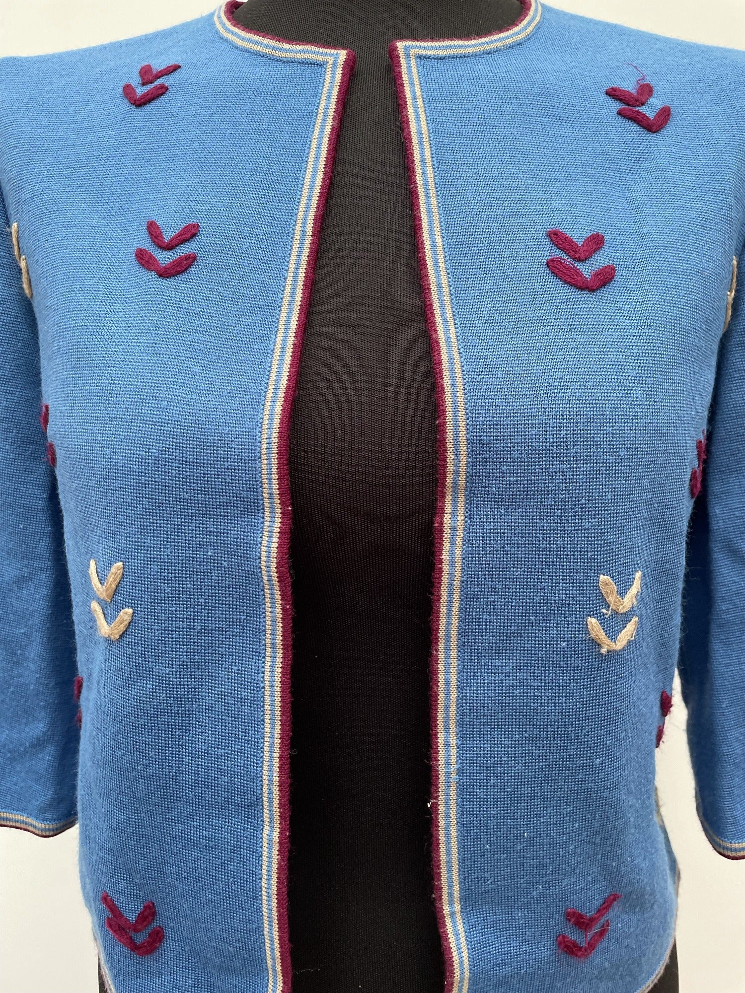 womens  vintage  Urban Village Vintage  urban village  stitch detailing  stitch detail  shortcut  retro  no fastening  long sleeve  light knit  knitwear  knitted  knit  floral  cardigan  blue  8  60s  3/4 sleeves  3/4  1960s