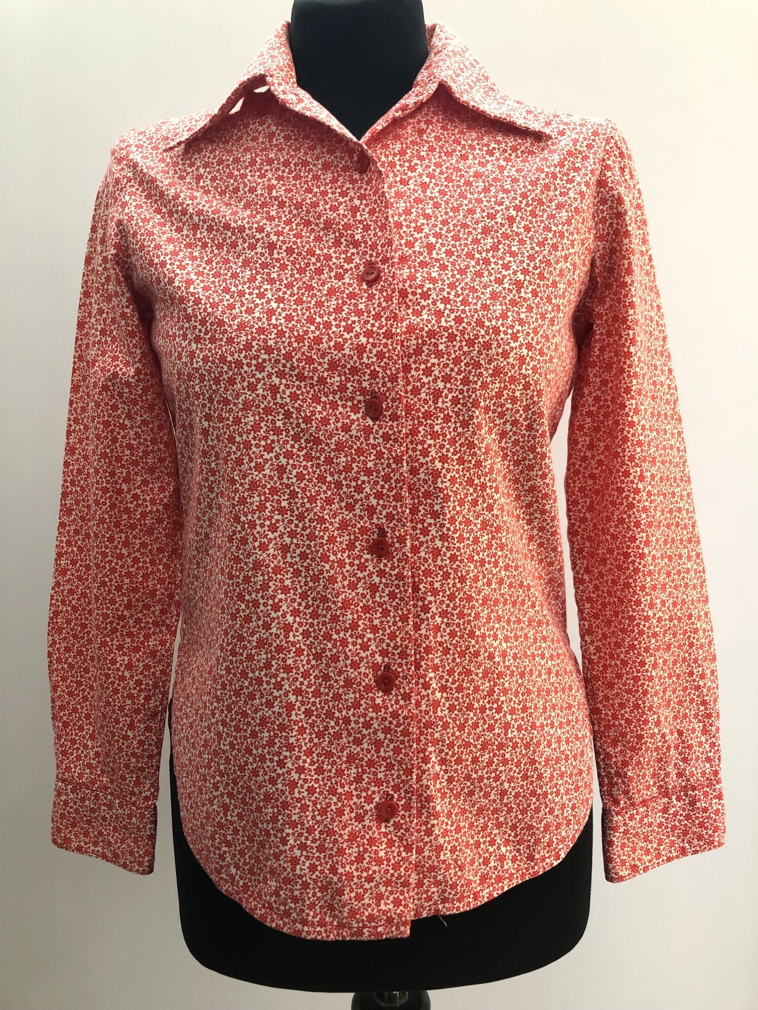 womens  vintage  Urban Village Vintage  top  red  floral print  ditsy  dagger collar  blouse  70s  1970s  10