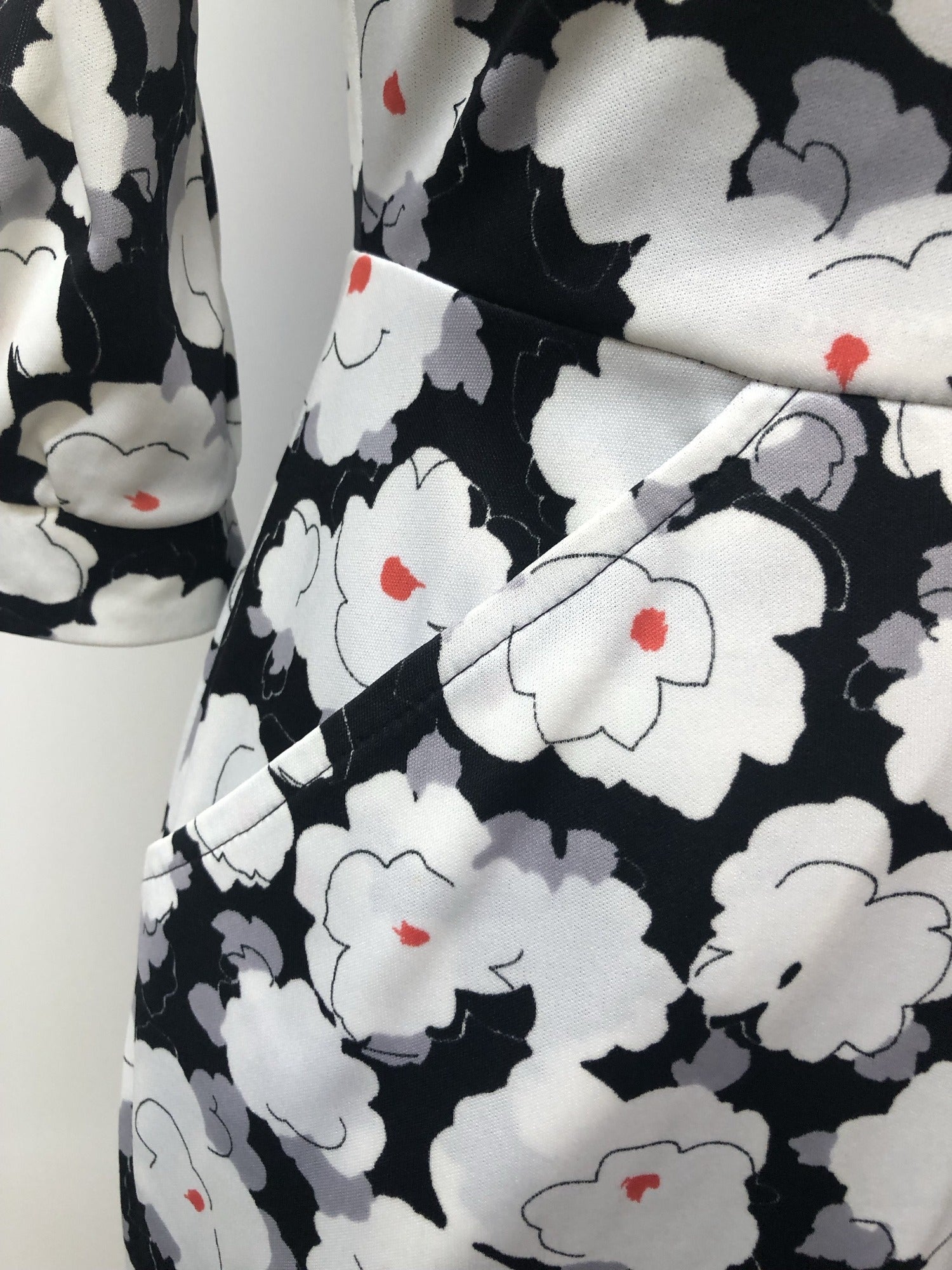 zip  womens  white  vintage  Urban Village Vintage  urban village  summer dress  long sleeve  lightweight  Homebrae  floral print  floral dress  floral  dress  collared dress  collared  black  Berkertex  back zip  8  60s  1960s