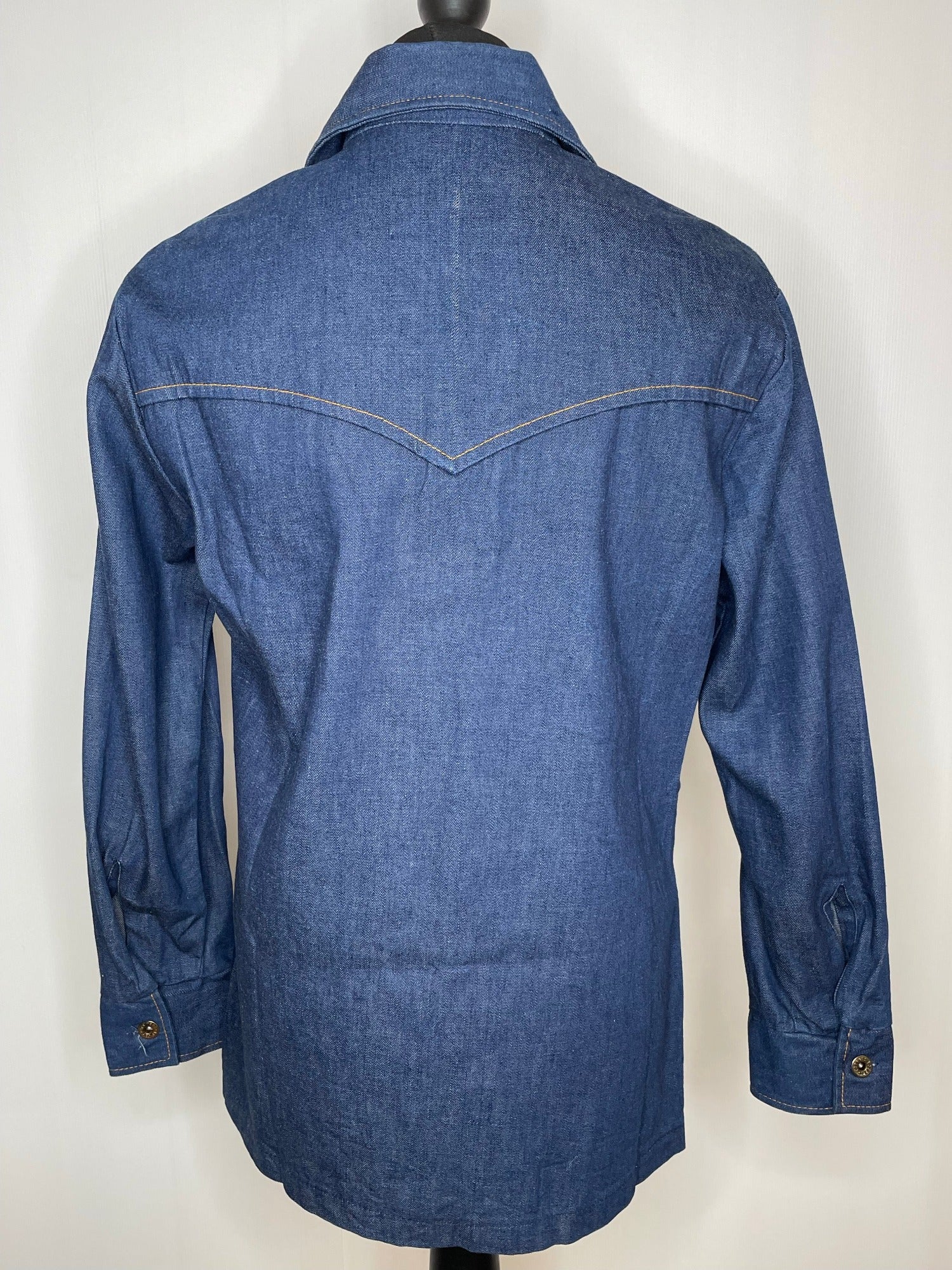 western  vintage  usa  Urban Village Vintage  urban village  shirt  shacket  rappers  press stud  mens  medium  m  denim style  denim shirt  denim  button fastening  blue  70s  1970s