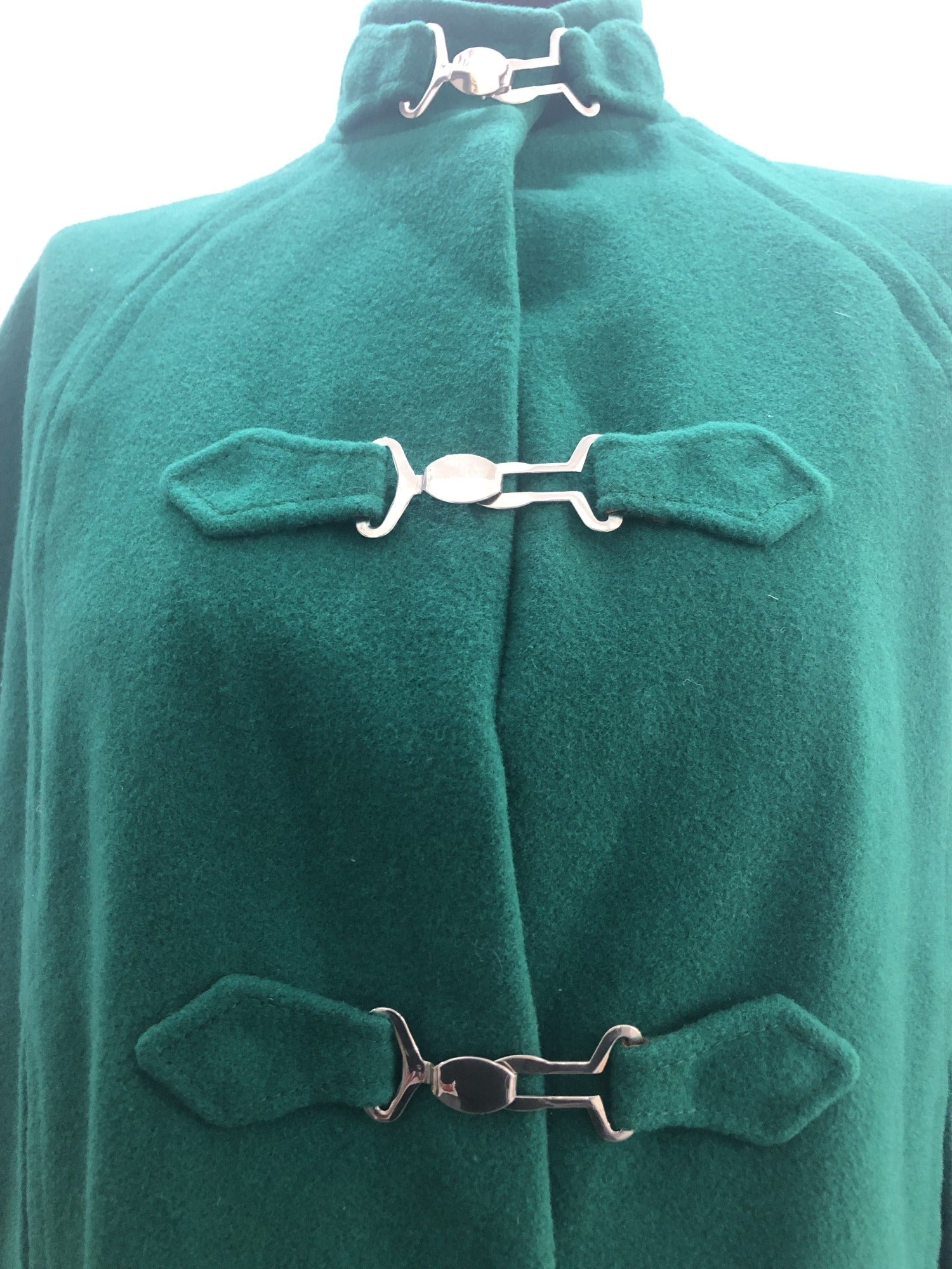 womens  vintage  Urban Village Vintage  mod  M  hook fastening  Green  cape  60s  1960s