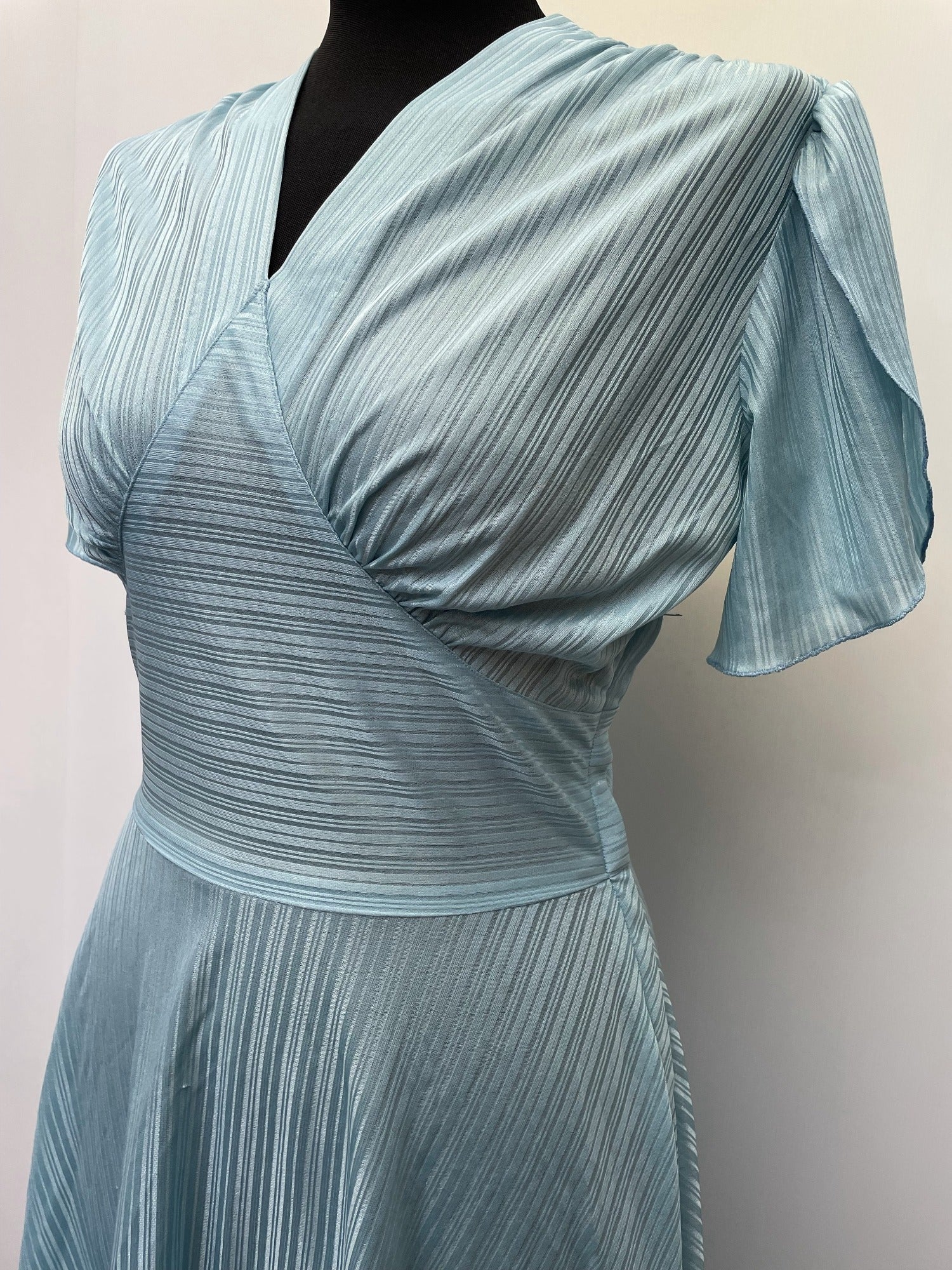 womens  vintage  v neck  Urban Village Vintage  urban village  short sleeved  short sleeve  shiny  shimmer  retro  midi dress  midi  lined  line pattern  dress  disco  70s  1970s  14