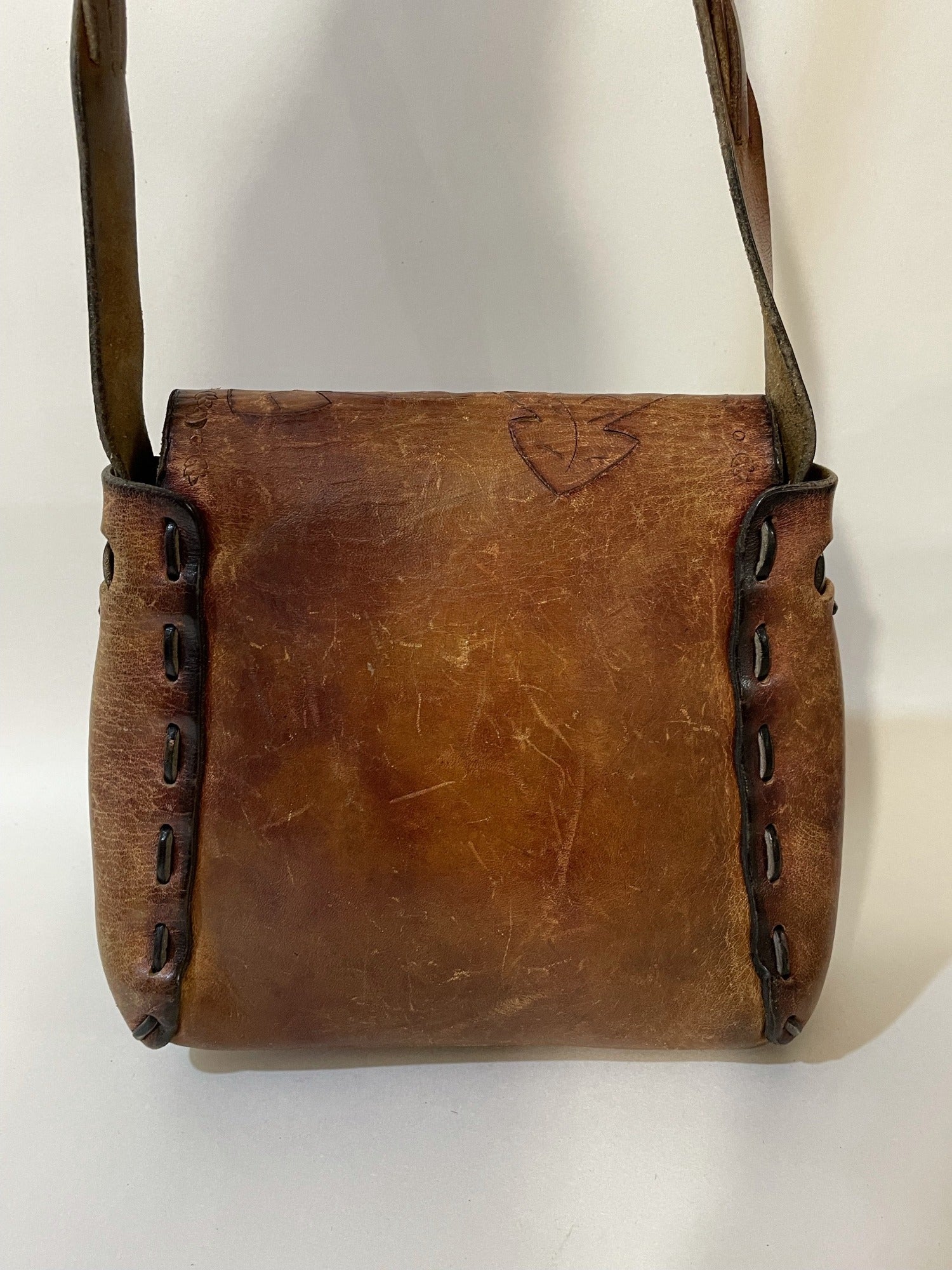 tooled  hippy  hippie  boho  womens bag  womens  vintage  Urban Village Vintage  tan  Shoulder bag  shoulder  Leather  leaf design  handbag  hand bag  embossed  brown  bag  accessories  70s  1970s