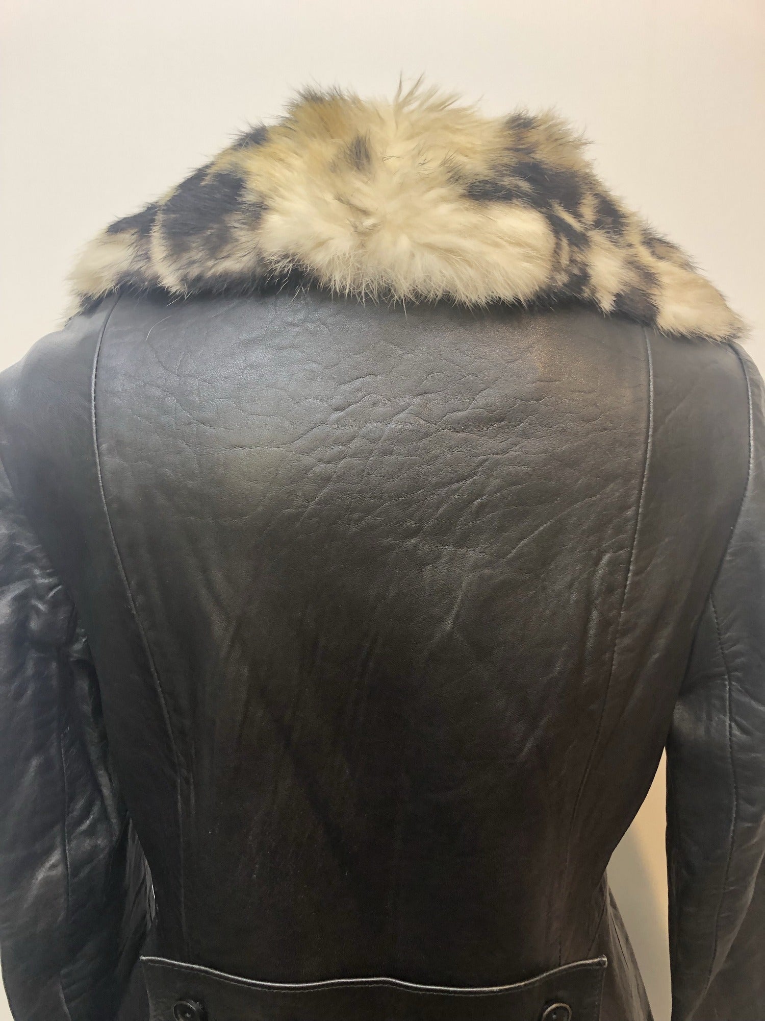 womens jacket  womens  vintage  Urban Village Vintage  rabbit  leather  fur collar  fitted  black  70s  1970s  10