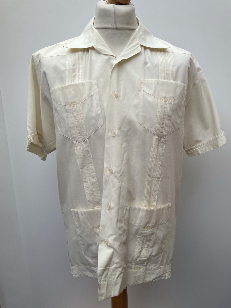 vintage  Urban Village Vintage  urban village  the havana co  summer  short sleeved  short sleeve  Shirt  pockets  patterned  pattern  off white  Mens Shirts  mens  M-L  M  L  guayabera  front pockets  cuban  collar  chest pockets  50s style  50s  50  1950s