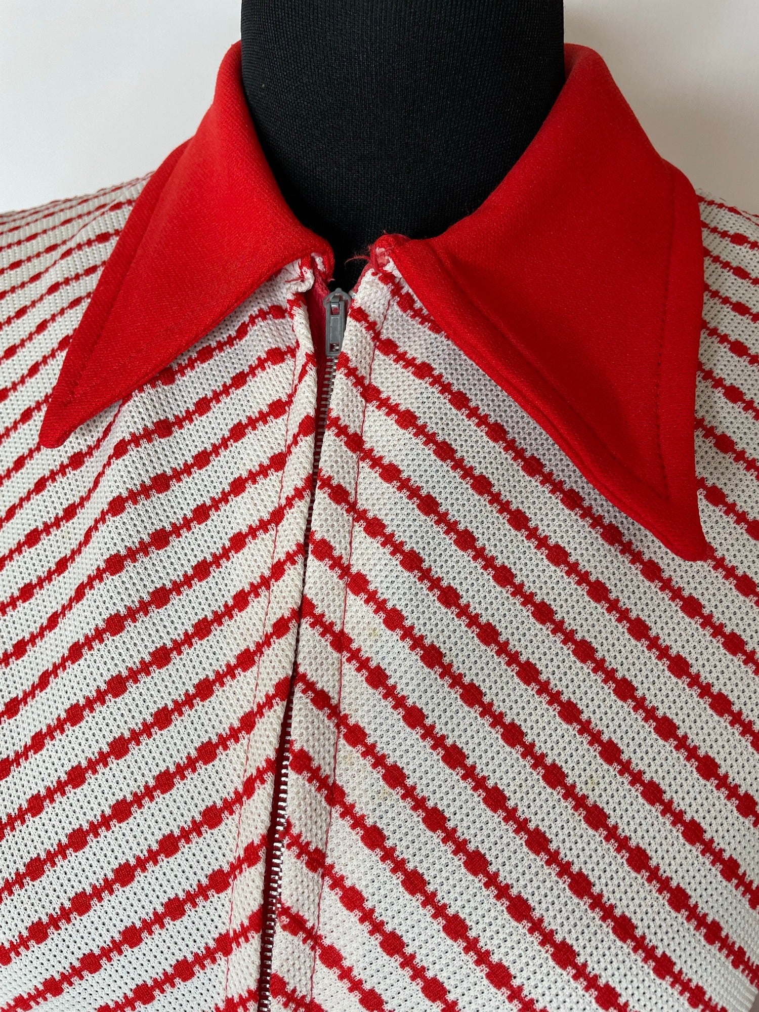 womens  vintage  Urban Village Vintage  urban village  stripe  retro  red  pointed collar  MOD  gogo  dress  collared dress  collared  collar  chevron  big collar  60s  1960s  12