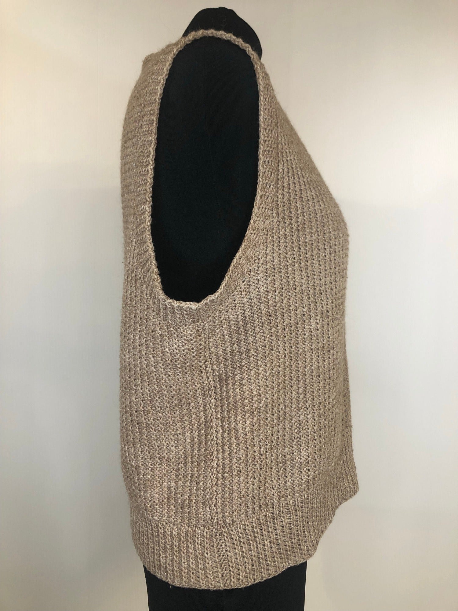 wool  winter  vintage  vest  v neck  Urban Village Vintage  urban village  Tank Top  tank  sweater  patterned  pattern  knitwear  knitted  knit  fine knit  brown  70s  1970s