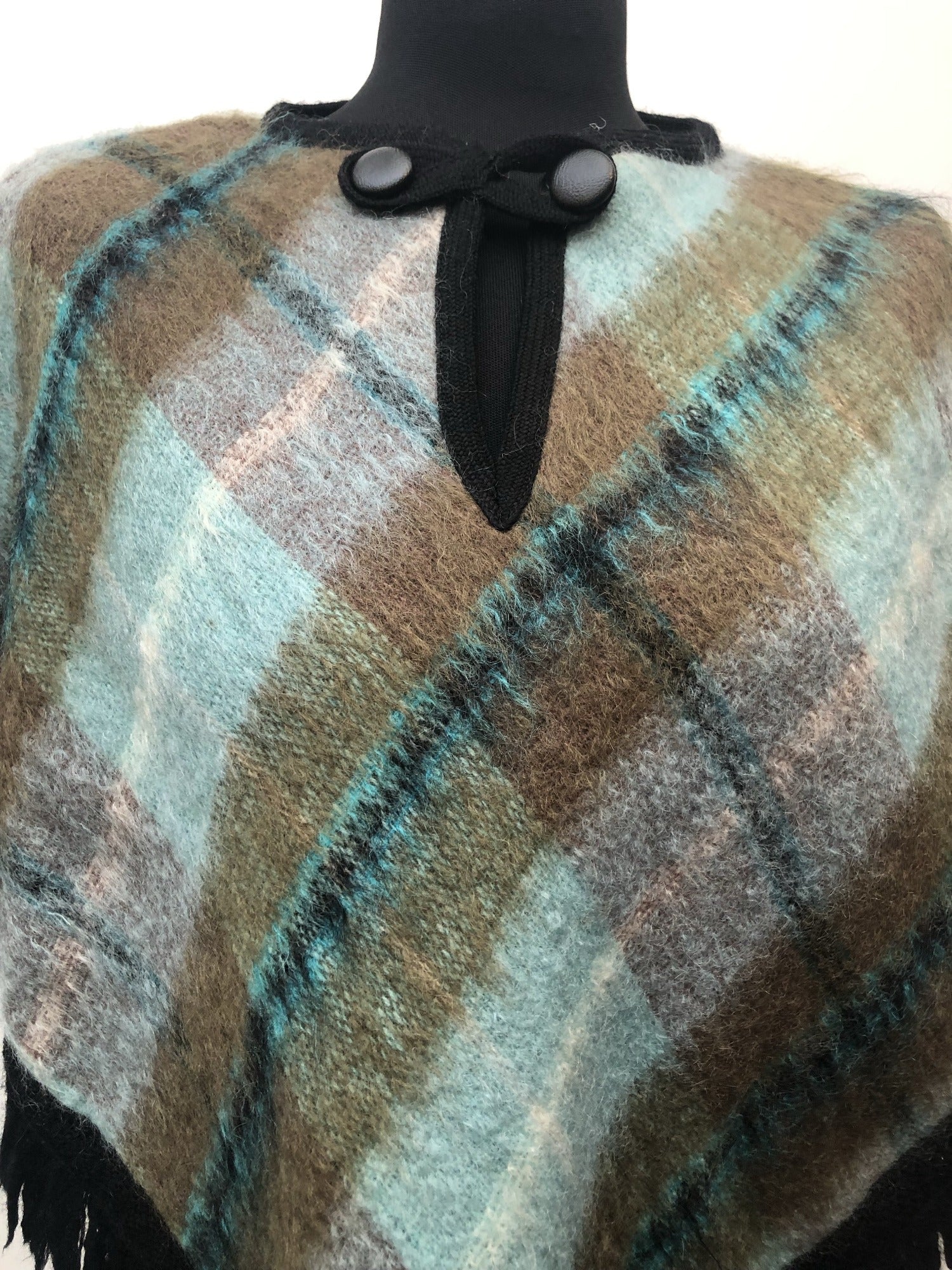 Wool  vintage  Urban Village Vintage  tartan  Strathay Originals  short  S  poncho  cape  button detail  blue  black fringing  60s  1960s