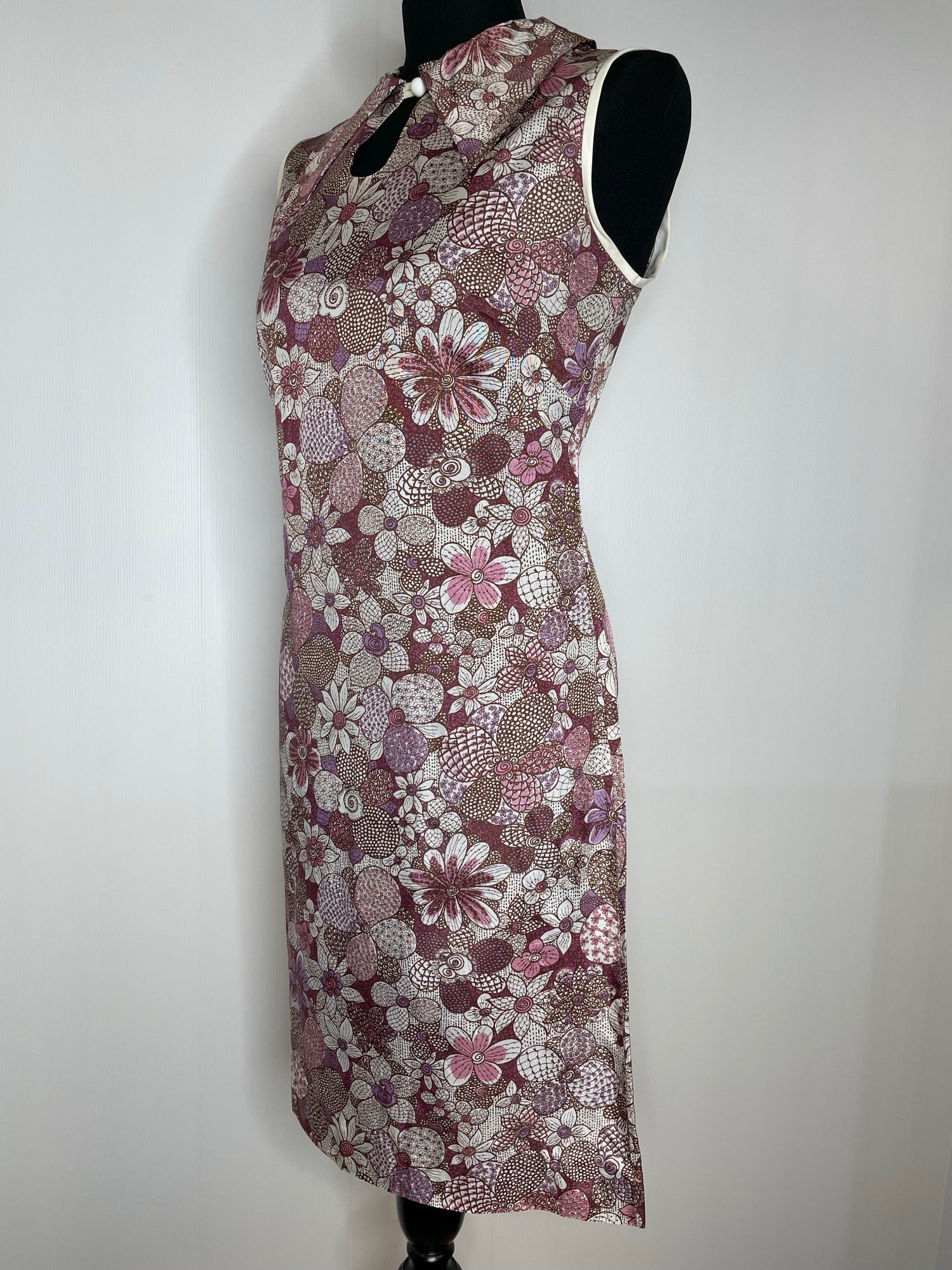 womens  white  vintage  Urban Village Vintage  short dress  shift dress  scooter dress  scooter  purple  psych  pointed collar  modette  MOD  mini dress  micro mini  floral  dress  dolly dress  dolly  daisy print  daisy  collar  60s  1960s  12