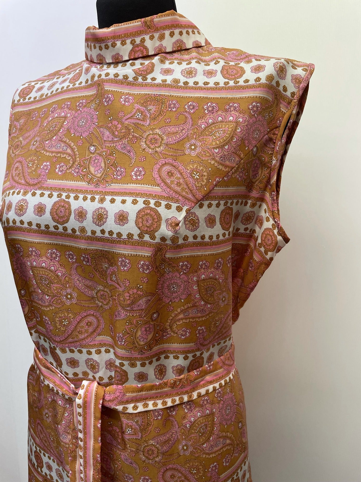 zip front  zip  womens  waist belt  vintage  Urban Village Vintage  urban village  summer dress  summer  sleeveless  retro  pink  Paisley Print  paisley inspired  paisley  orange  MOD  midi dress  midi  lightweight  dress  collared dress  collared  collar dress  collar  big collar  Belted waist  belted dress  belted  belt detail  belt  arthur linney classic  16