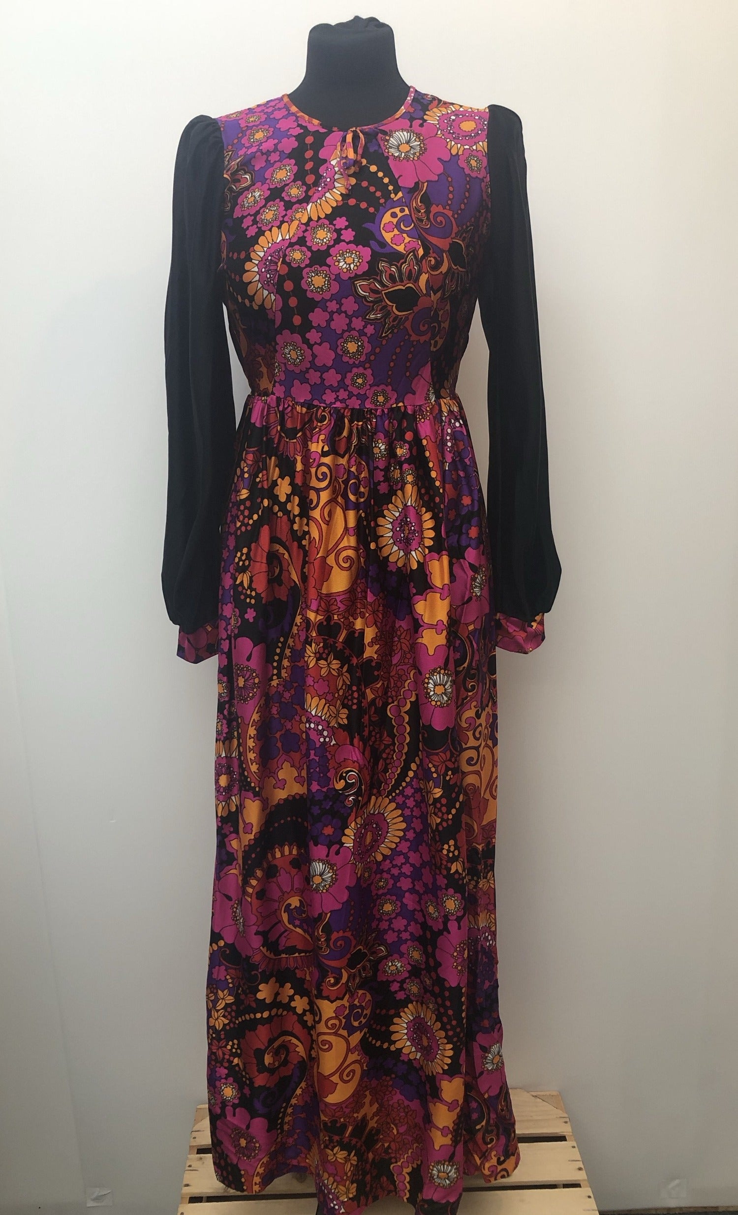 womens  vintage  Urban Village Vintage  patterned  multi  maxi dress  long sleeves  long dress  floral print  floral dress  floral  dress  by Caprice  balloon sleeves  70s  1970s  10